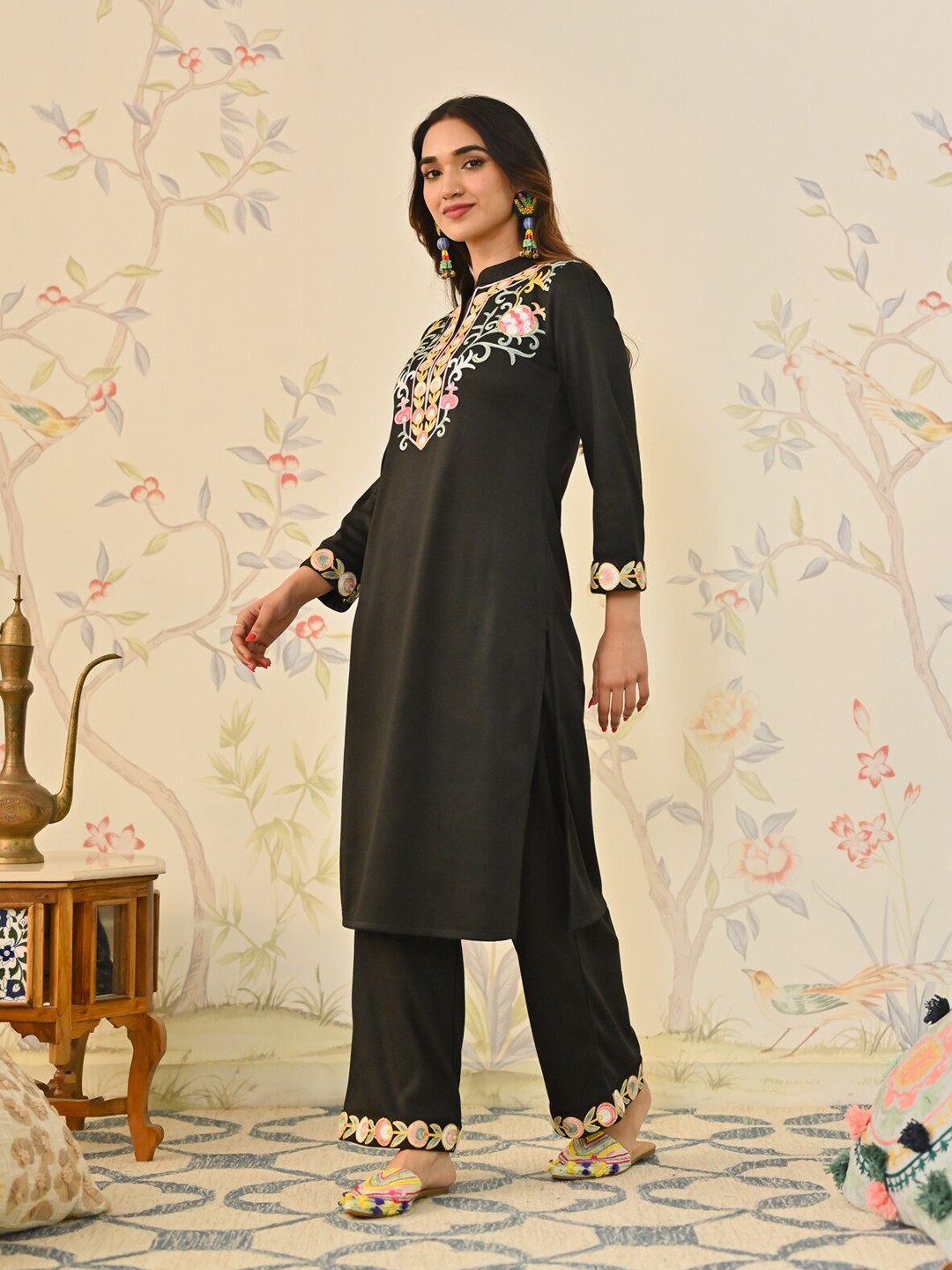 

Rustorange Floral Embroidered Mandarin Collar Kurta, Black