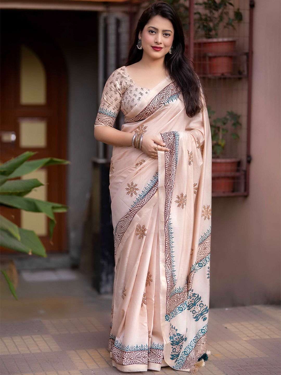 

Mitera Floral Printed Zari Saree, Beige