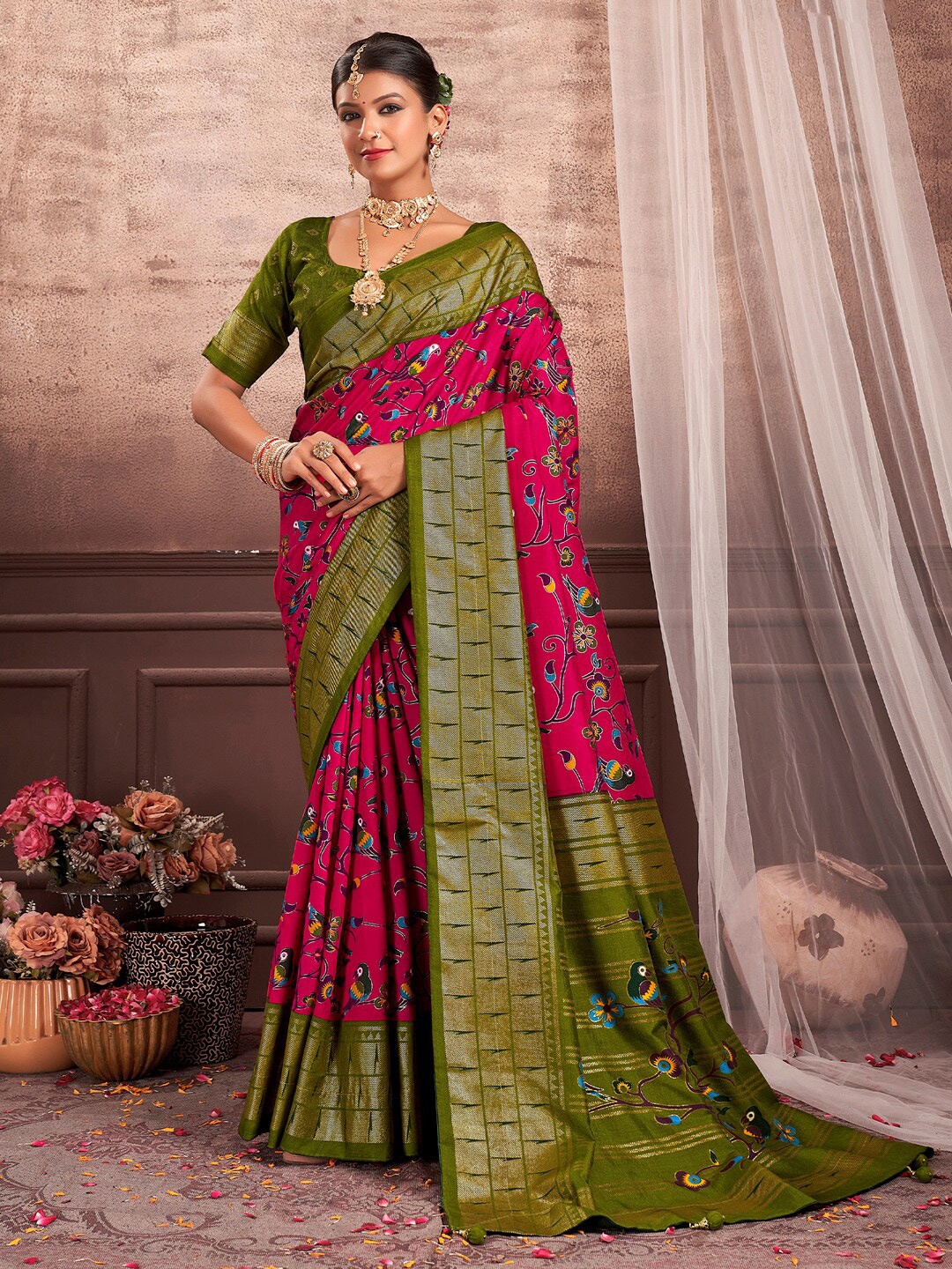 

Mitera Floral Printed Zari Sungudi Saree, Pink
