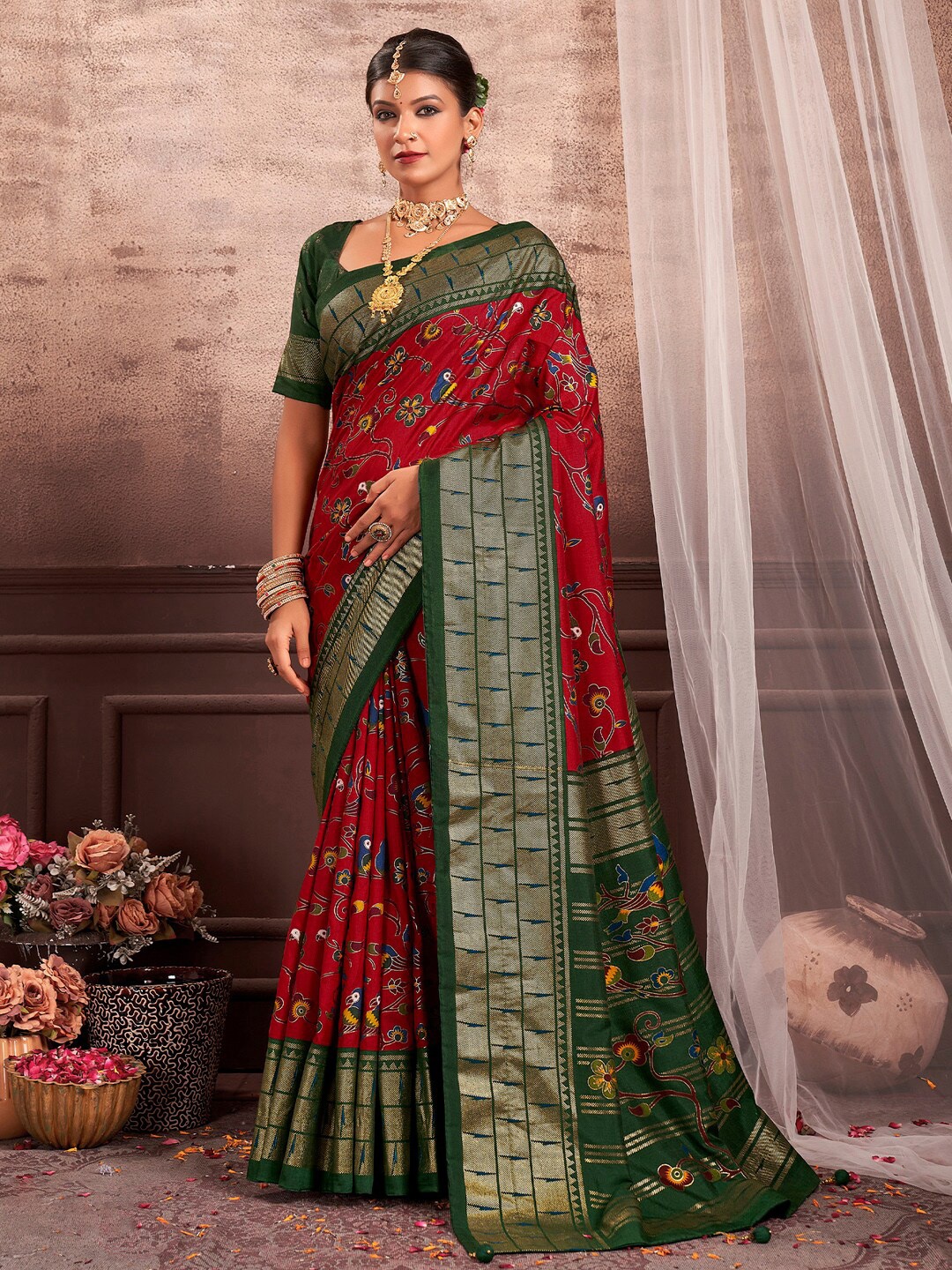 

Mitera Floral Printed Zari Sungudi Saree, Red