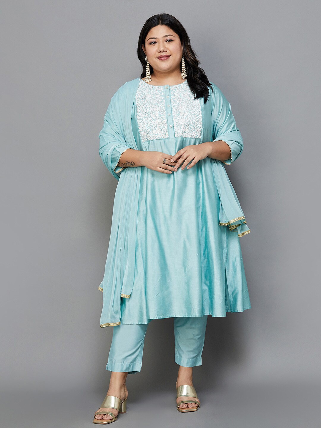 

Moiree by Lifestyle Plus Size Round neck Floral Regular Thread Work Kurta with Trousers, Blue
