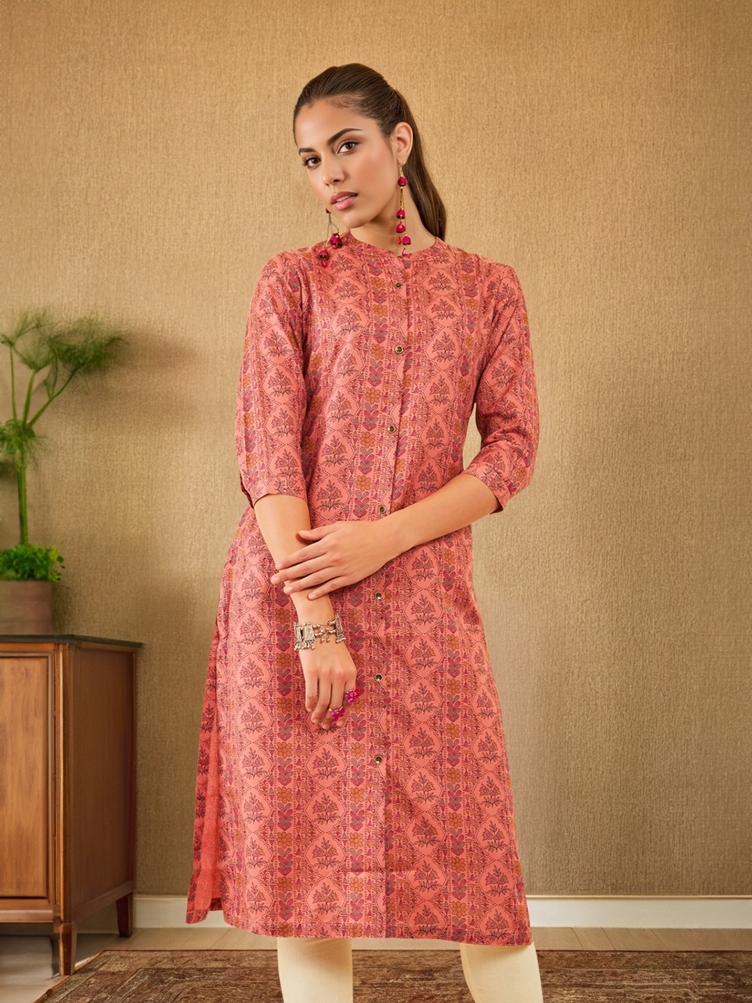 

Soch Peach-Coloured Floral Printed Mandarin Collar Straight Kurta