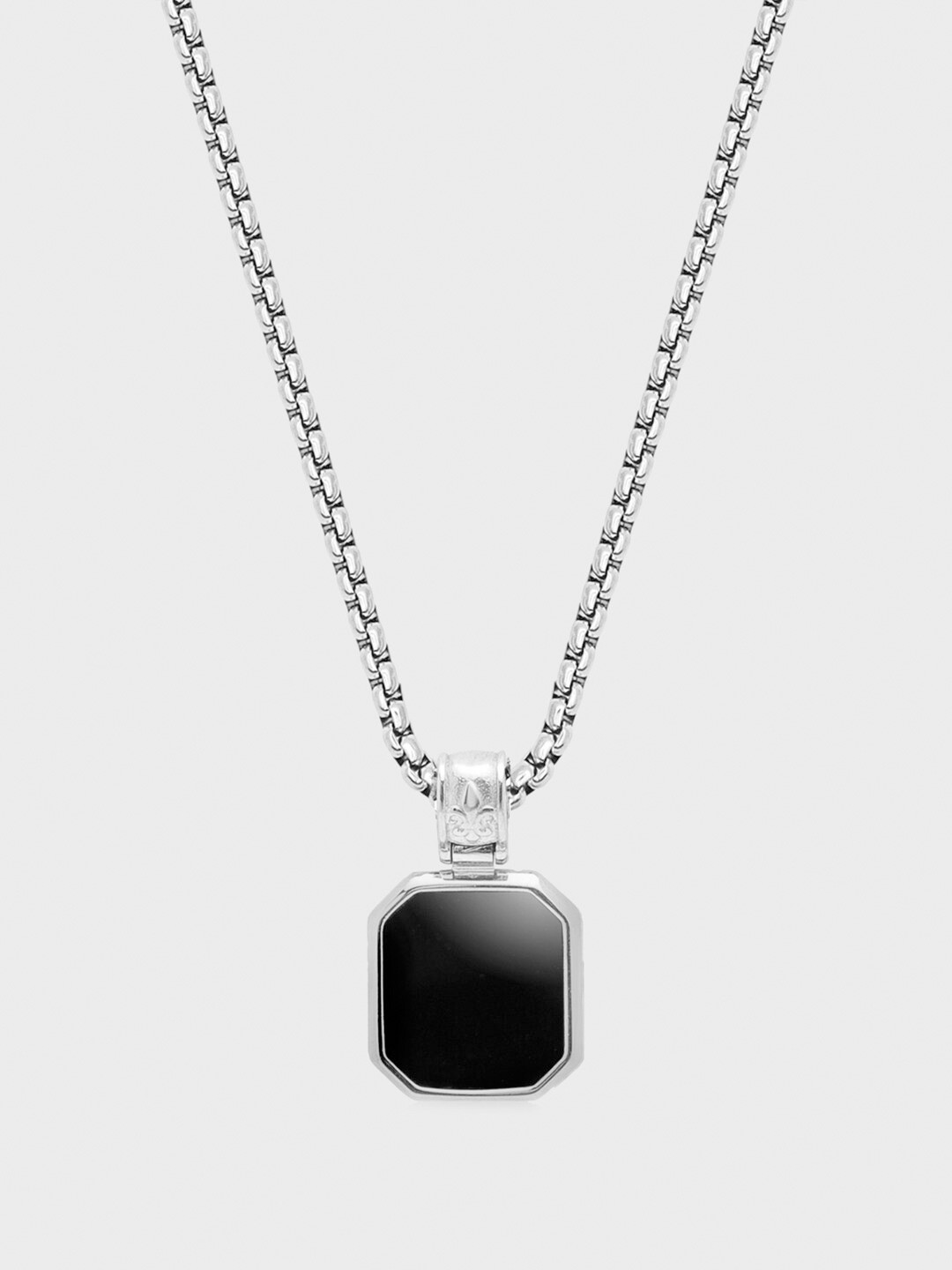 

VAGHBHATT Silver-Plated Octagonal-Shaped Pendant With Chain