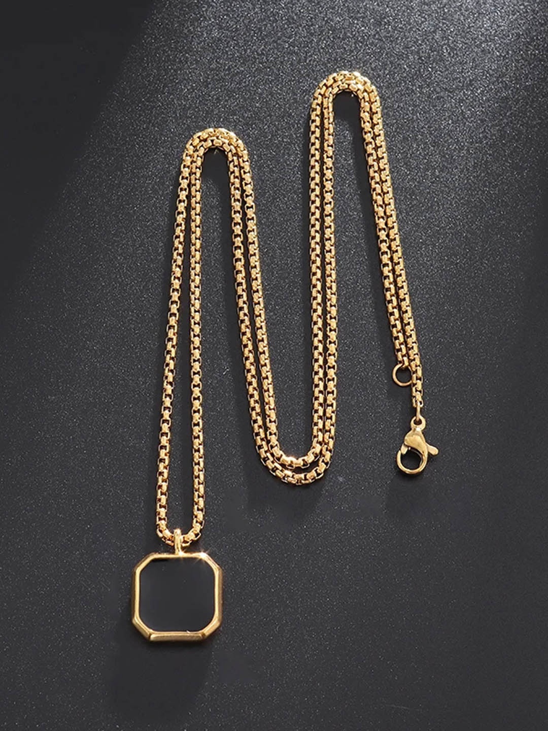 

FIMBUL Gold-Plated Octagonal-Shaped Pendant With Chain