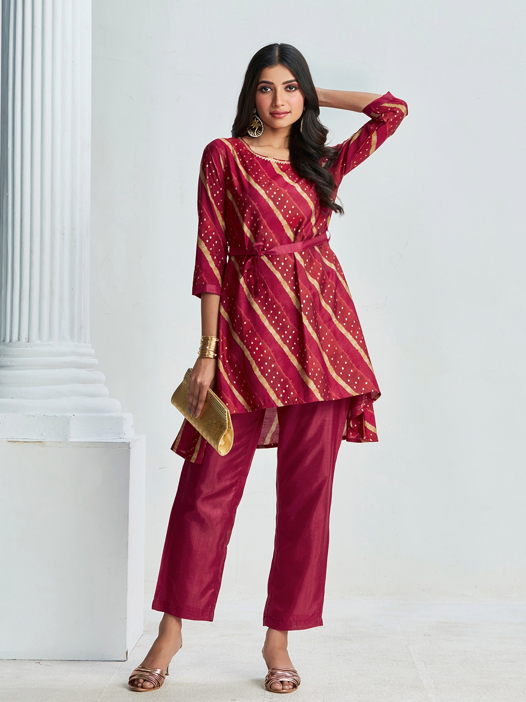 

Anubhutee Printed Kurta With Trouser, Maroon