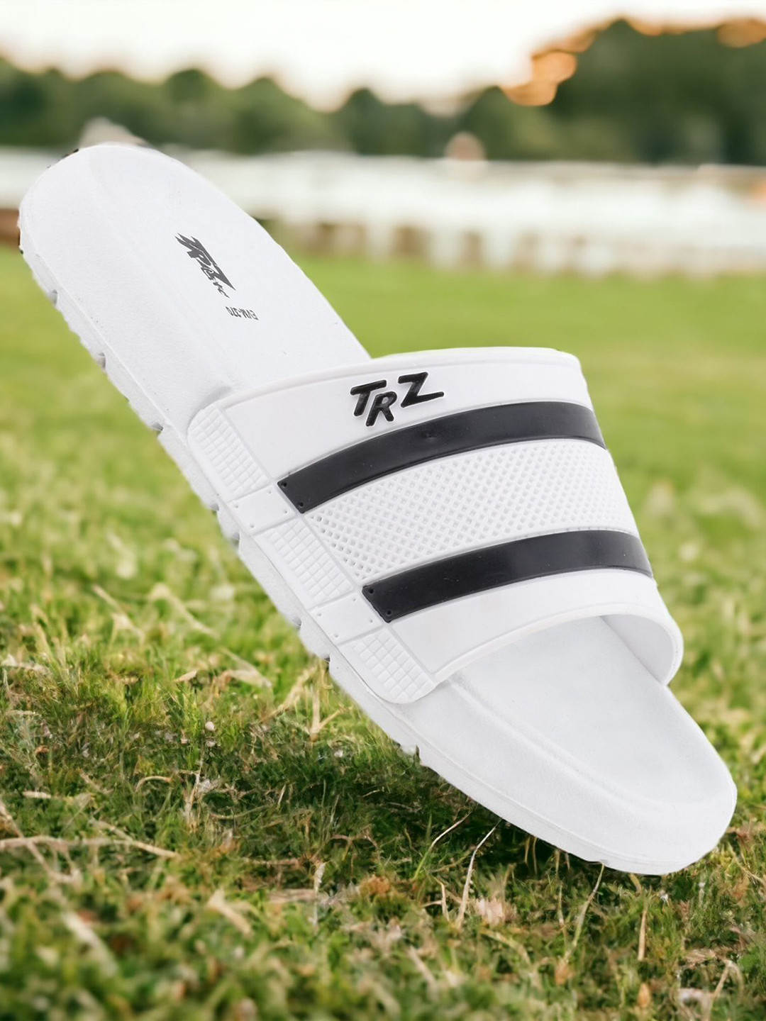 

BAESD Men Striped Rubber Sliders, White