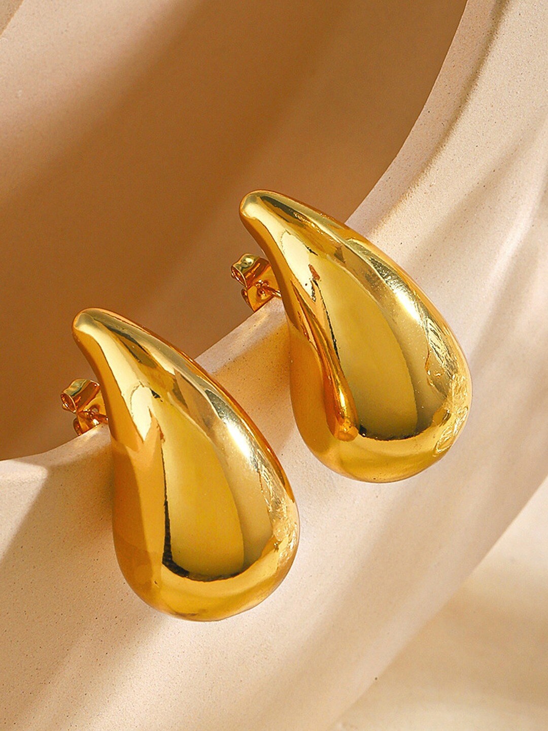 

FIMBUL Gold-Plated Lightweight Teardrop Shaped Drop Earrings