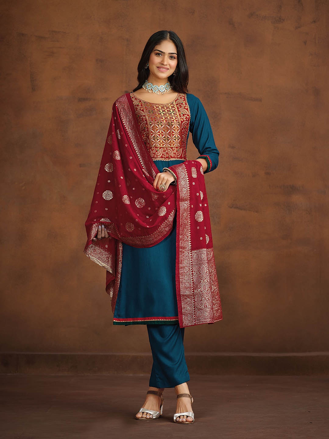 

Sangria Printed Regular Sleeves Kurta & Trousers With Dupatta, Blue