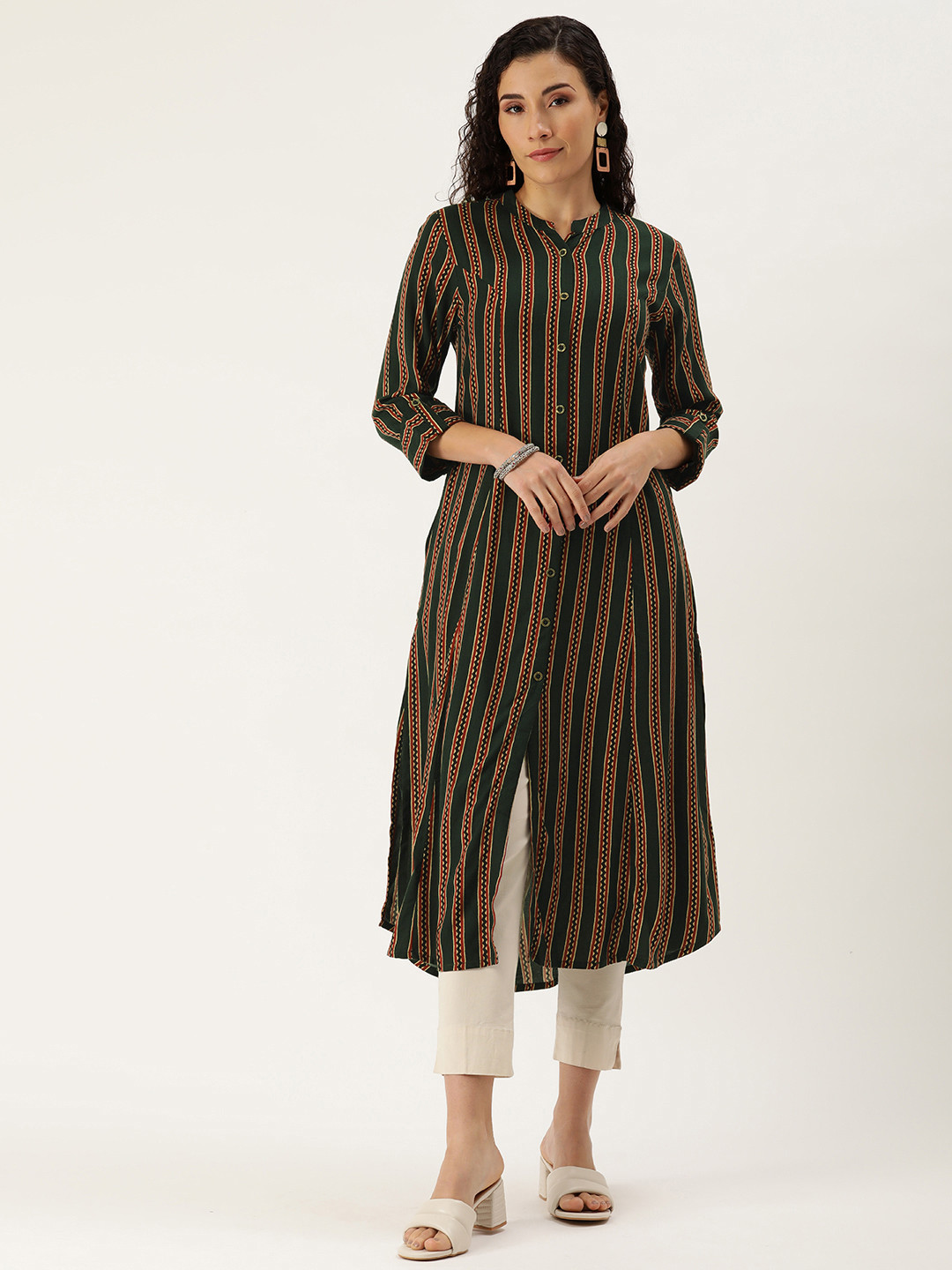 

AMUKTI Geometric Printed Mandarin Collar Roll-Up Sleeves Kurta, Green