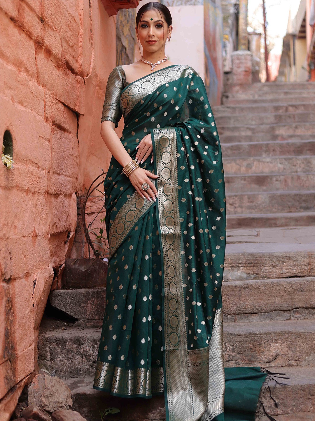 

Banarasee Ethnic Motifs Woven Design Zari Banarasi Saree, Green
