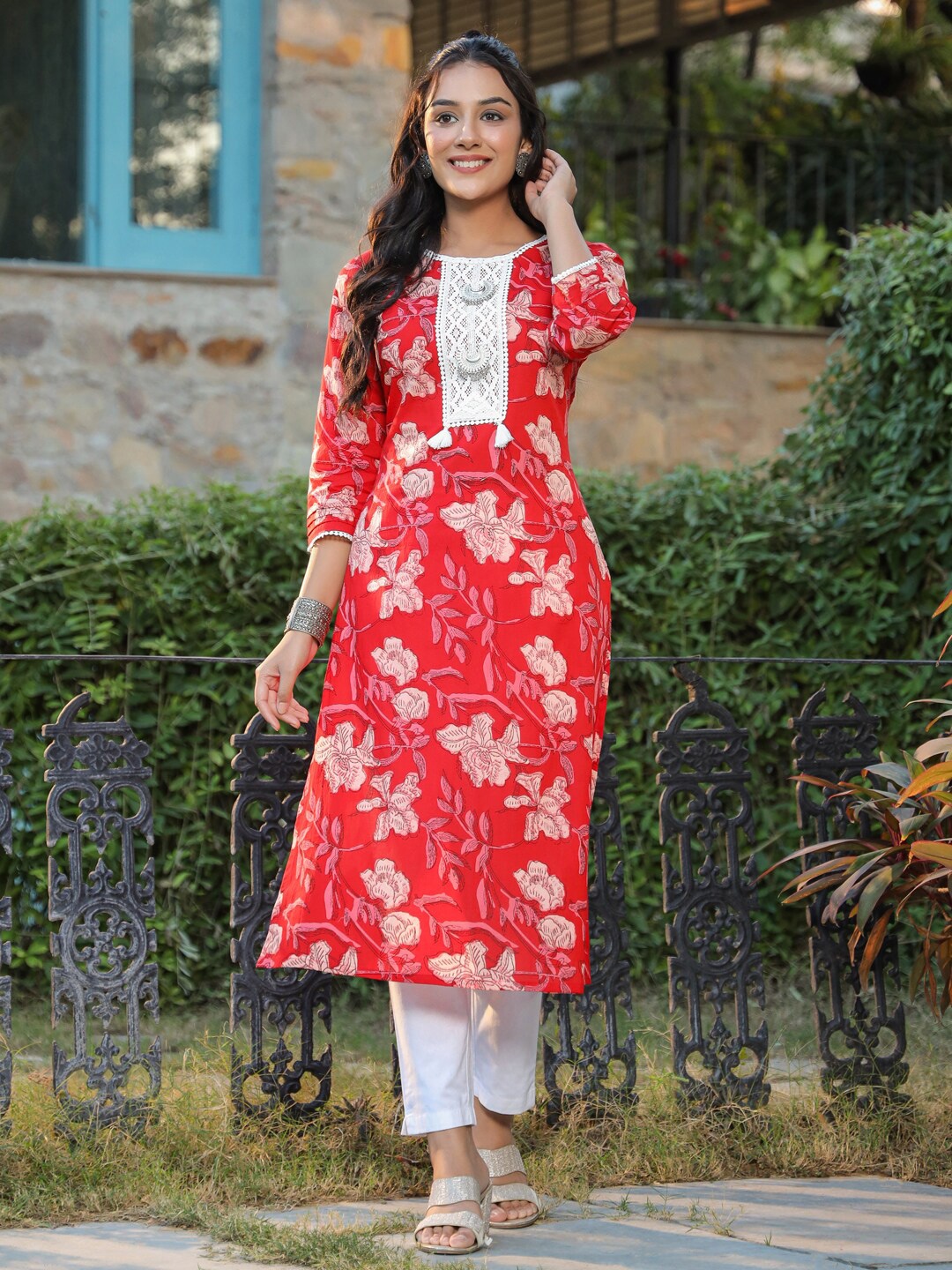 

Rain & Rainbow Floral Printed Pure Cotton Straight Kurta, Red