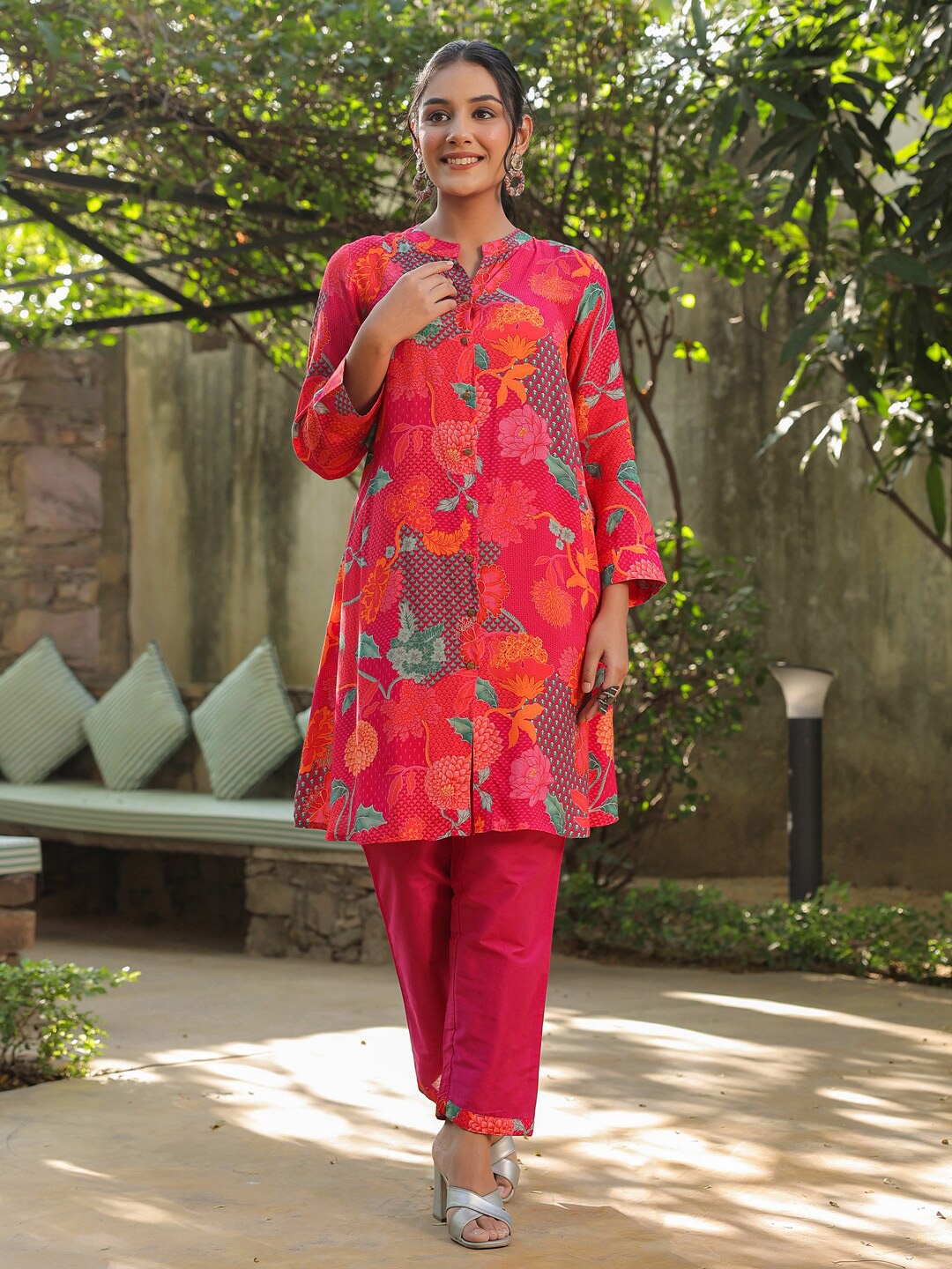 

Rain & Rainbow Floral Printed Mandarin Collar A-Line Kurta With Trouser, Fuchsia