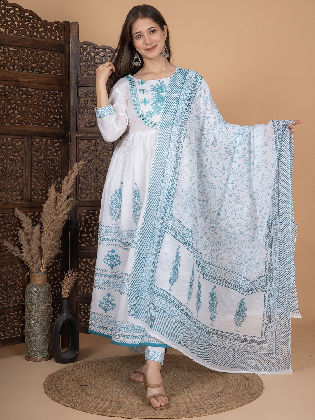 

MEERA FAB Ethnic Motifs Printed Pure Cotton Kurta With Palazzos & Dupatta, Green