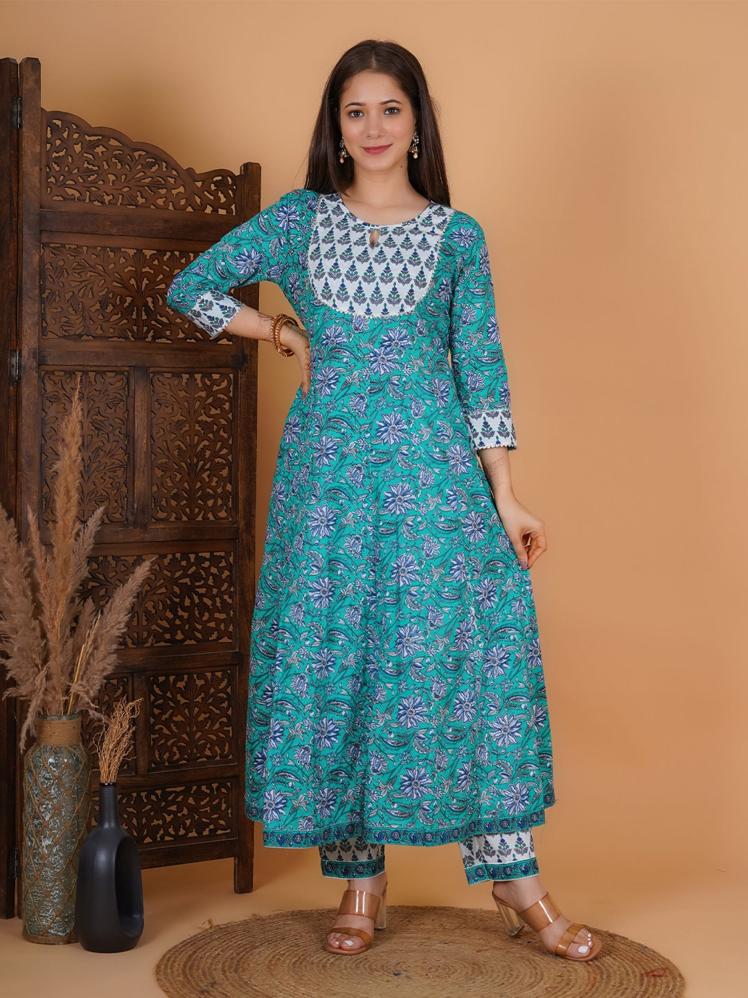 

MEERA FAB Keyhole Neck Floral Print Mirror Work Pure Cotton Kurta with Palazzos & Dupatta, Green