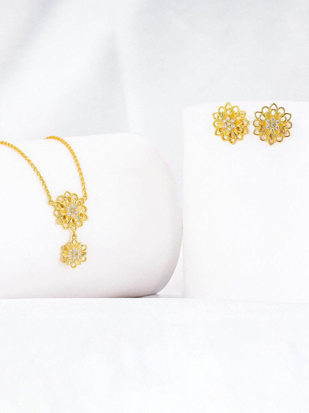 

GIVA 925 Sterling Silver Gold-Plated Stones-Studded Blooming Flower Jewellery Set