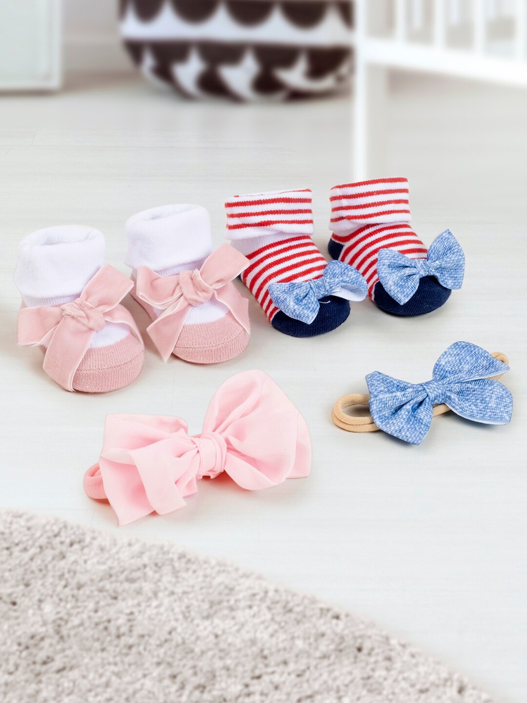 

Baby Moo Girls Set of 4 Hairbands And Socks, Pink