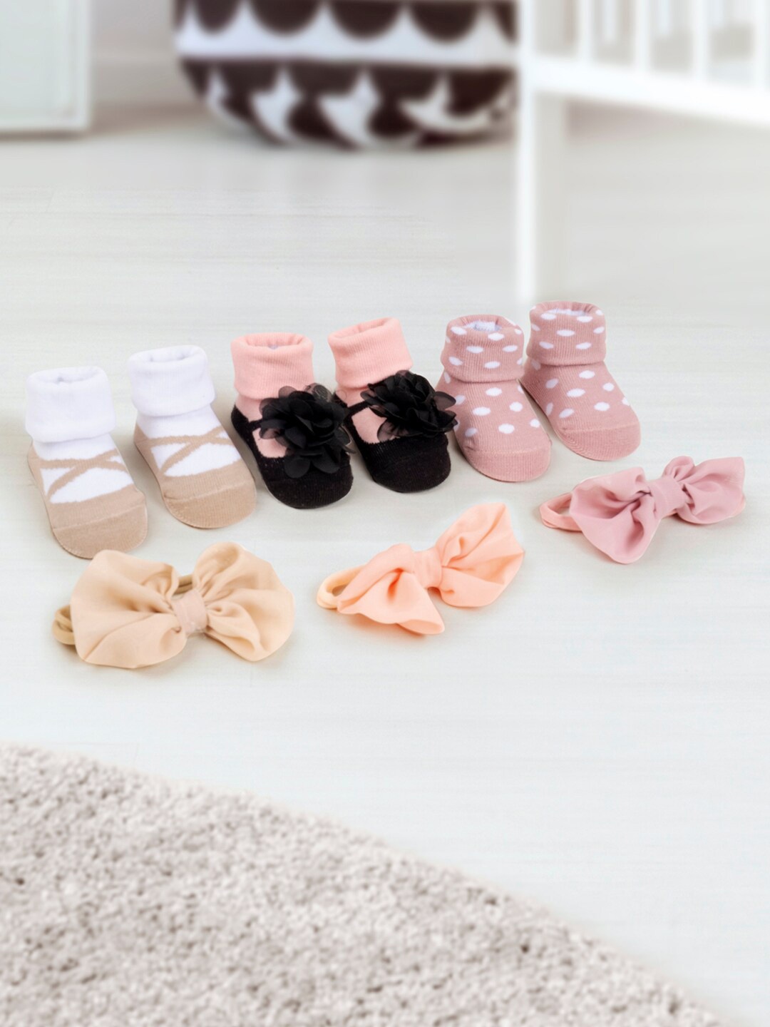 

Baby Moo Girls Set of 6 Hairband & Socks, Pink