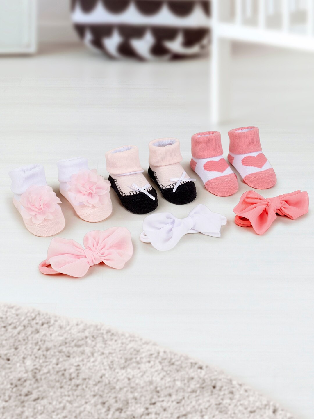 

Baby Moo Girls Set of 6 Hairbands And Socks, Pink