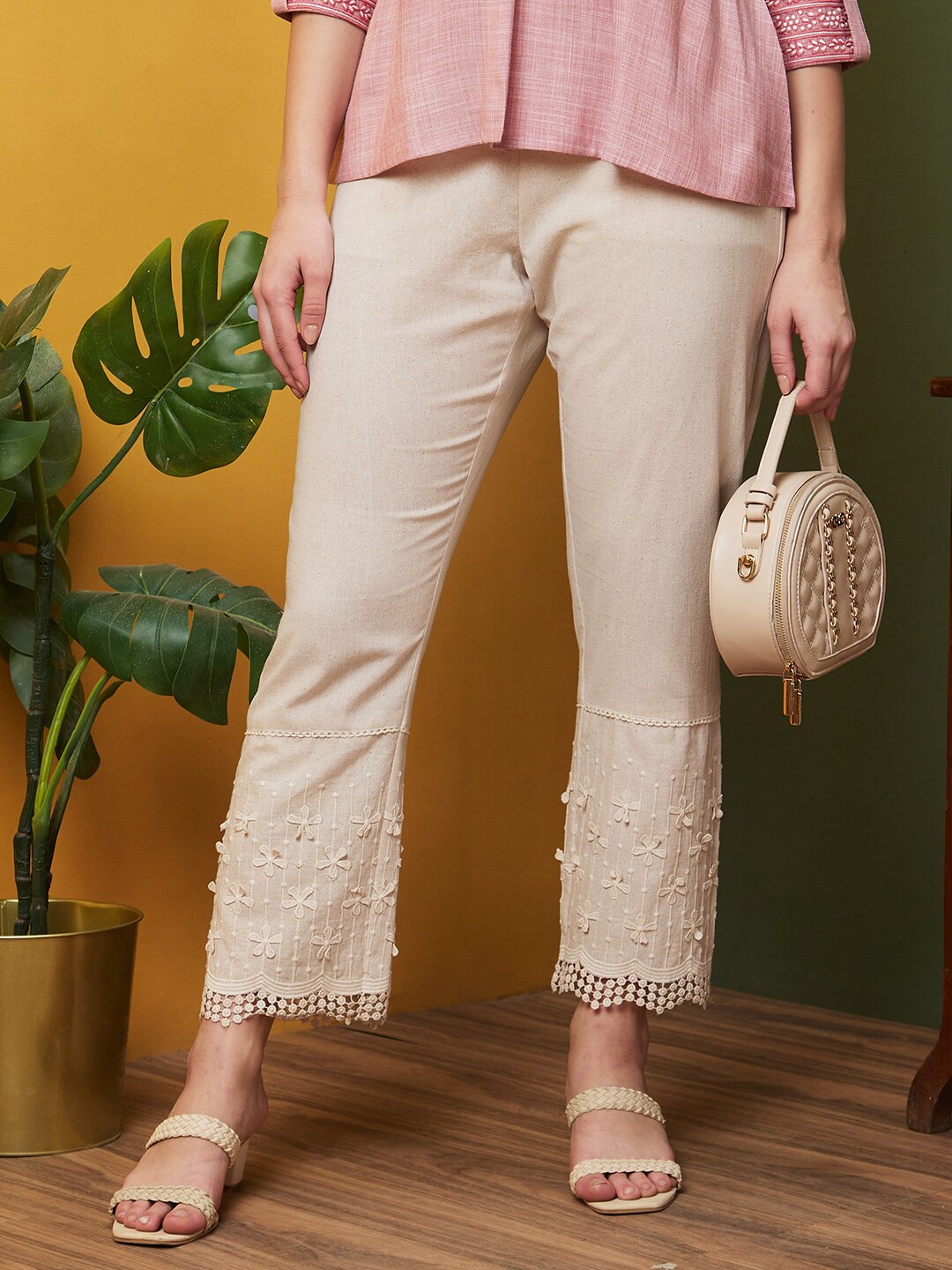 

Globus Floral Applique Lace Detailed Trouser, Off white