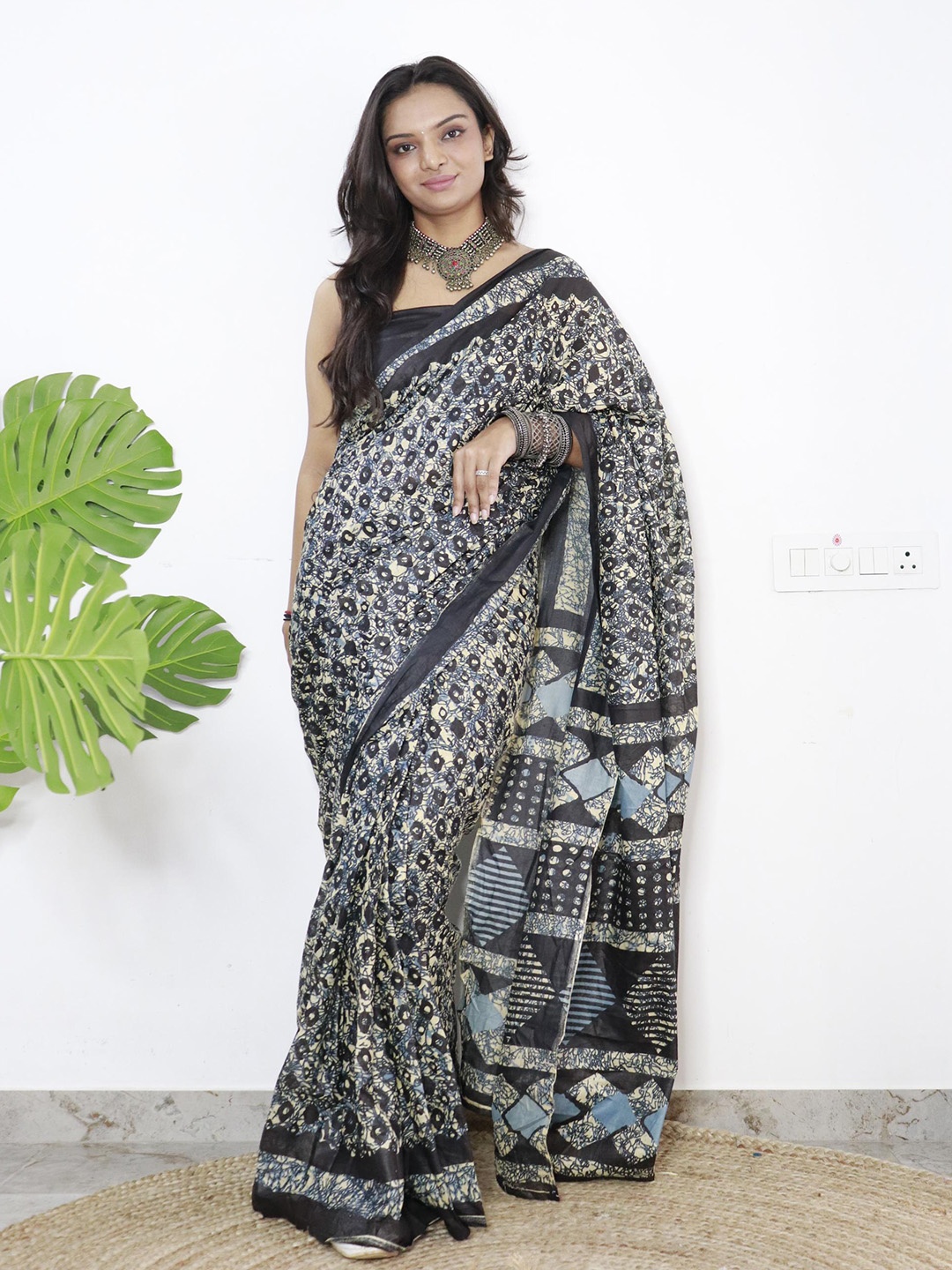 

RADHA LAKSHMI Pure Cotton Ikat Saree, Black