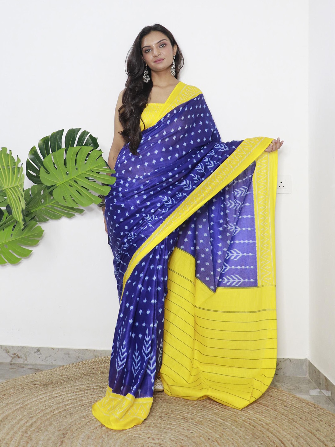 

RADHA LAKSHMI Pure Cotton Ikat Saree, Navy blue