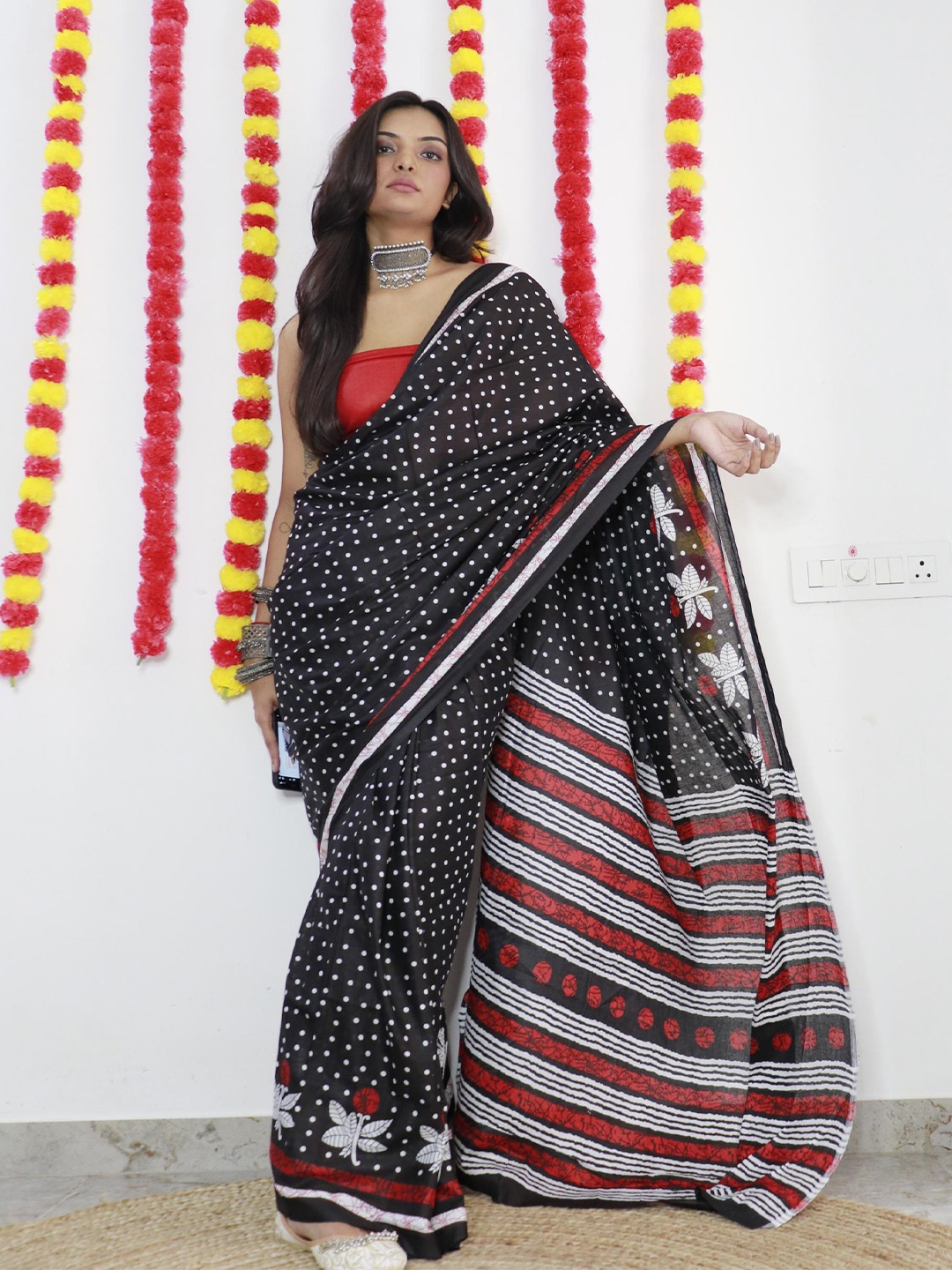 

RADHA LAKSHMI Pure Cotton Ikat Saree, Black