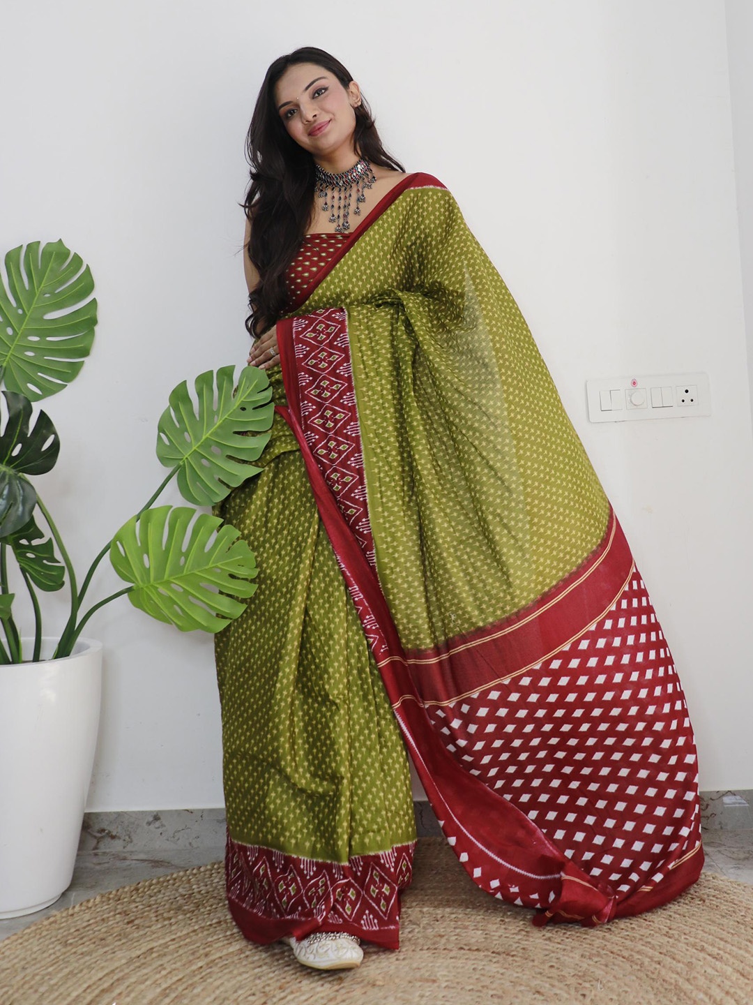 

RADHA LAKSHMI Pure Cotton Ikat Saree, Green