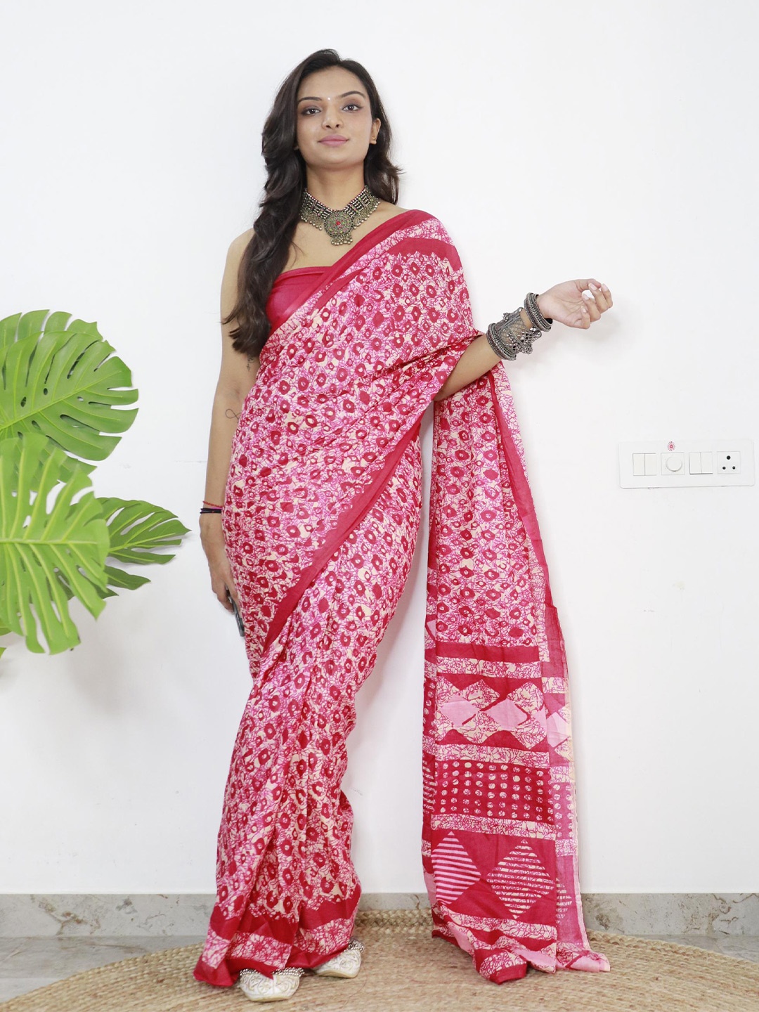 

RADHA LAKSHMI Ethnic Motifs Printed Pure Cotton Ikat Saree, Pink