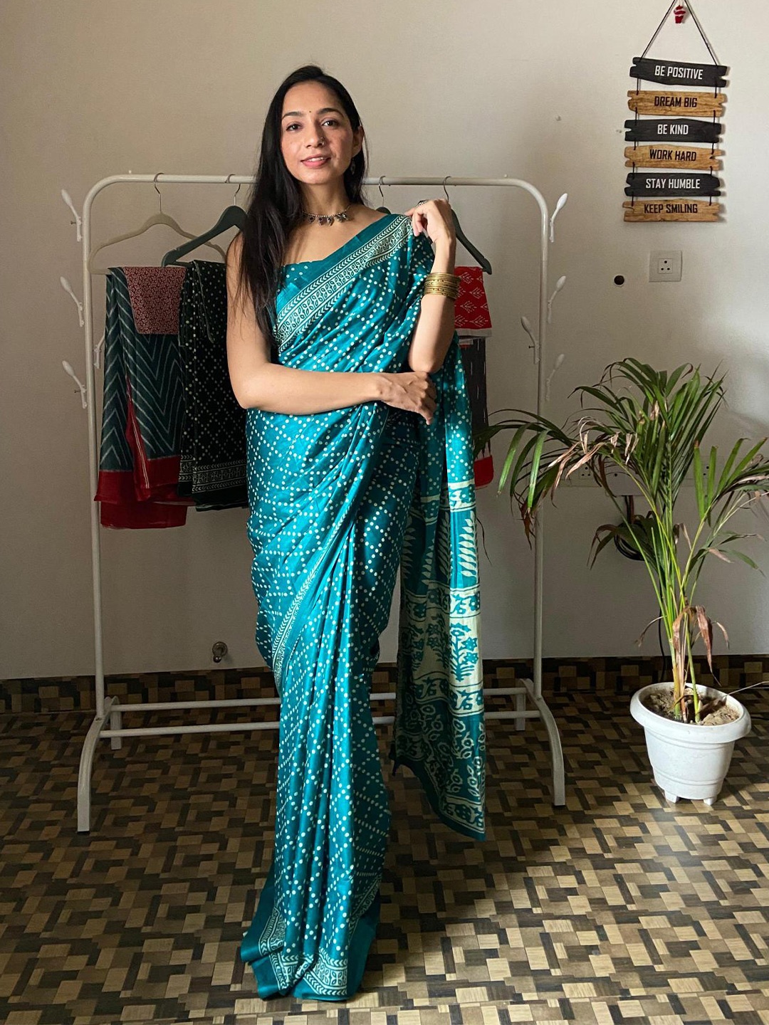 

RADHA LAKSHMI Bandhani Printed Pure Cotton Ikat Saree, Blue