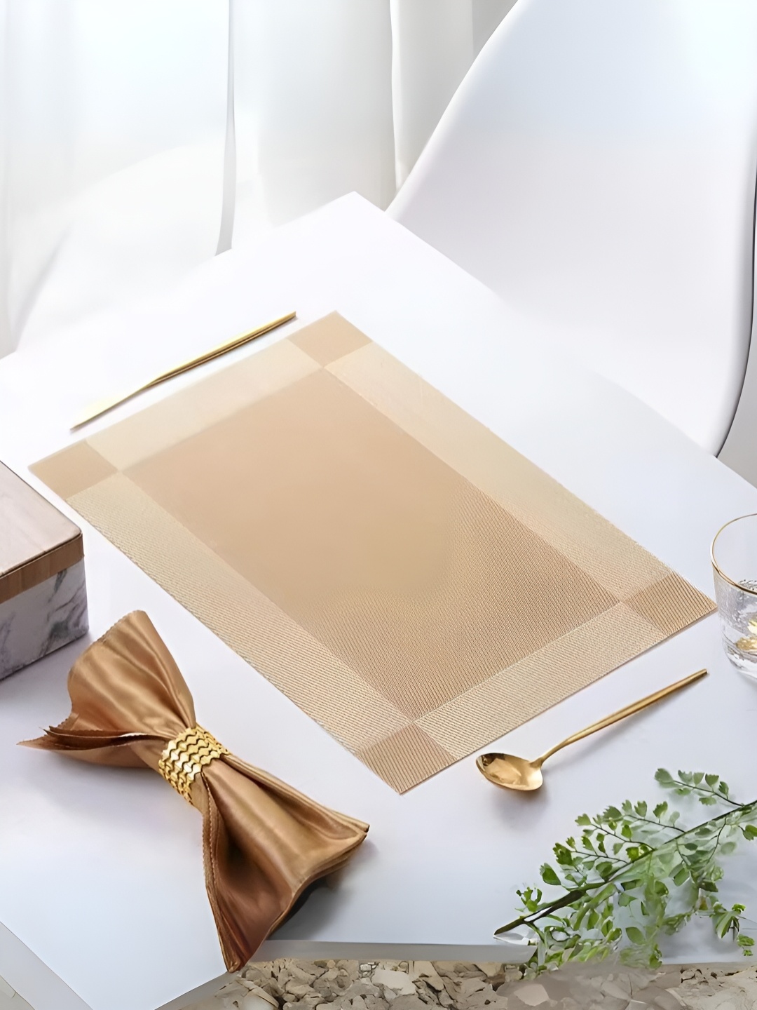 

YELONA Gold Toned 10 Pieces Textured Rectangular Table Placemats