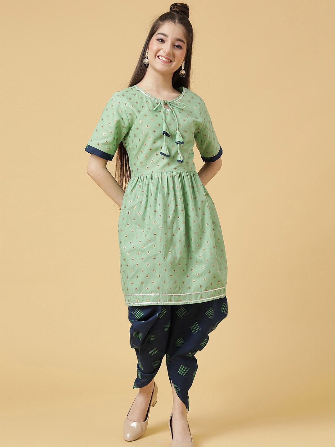 

BAESD Girls Ethnic Motifs Printed Tie-Up Neck Straight Gotta Patti Kurta With Dhoti Pant, Green