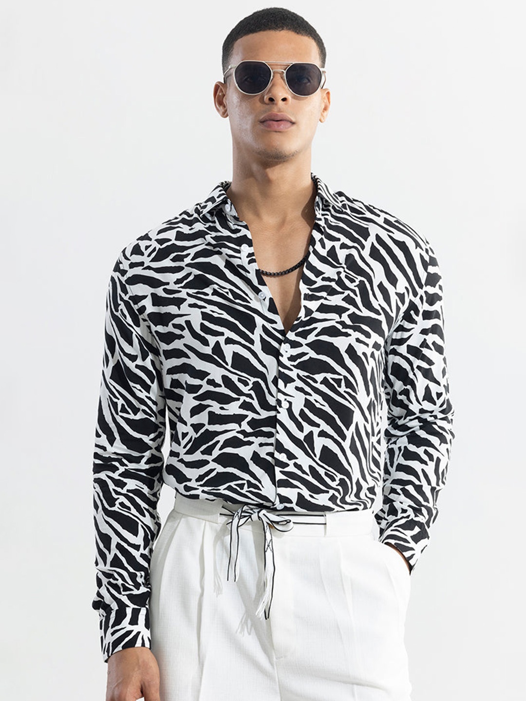 

Snitch Classic Slim Fit Animal Printed Casual Shirt, White