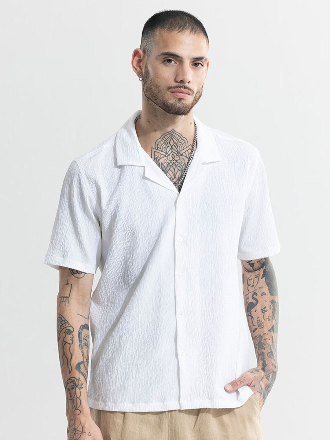 

Snitch White Classic Boxy Fit Textured Casual Cotton Shirt