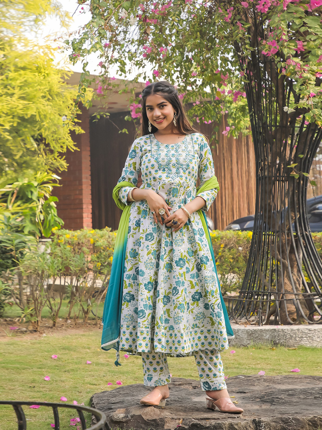 

Rajnandini Floral Embroidered Regular Pure Cotton Kurta with Trouser & Dupatta, White