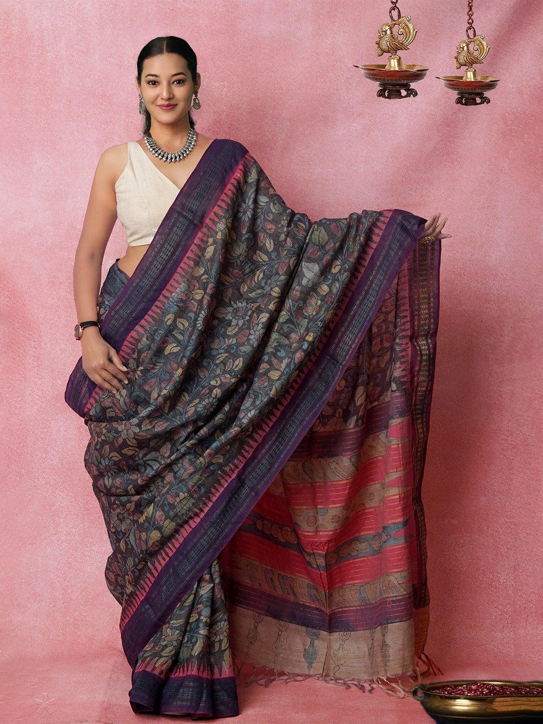 

Unnati Silks Floral Printed Pure Silk Tussar Saree, Navy blue