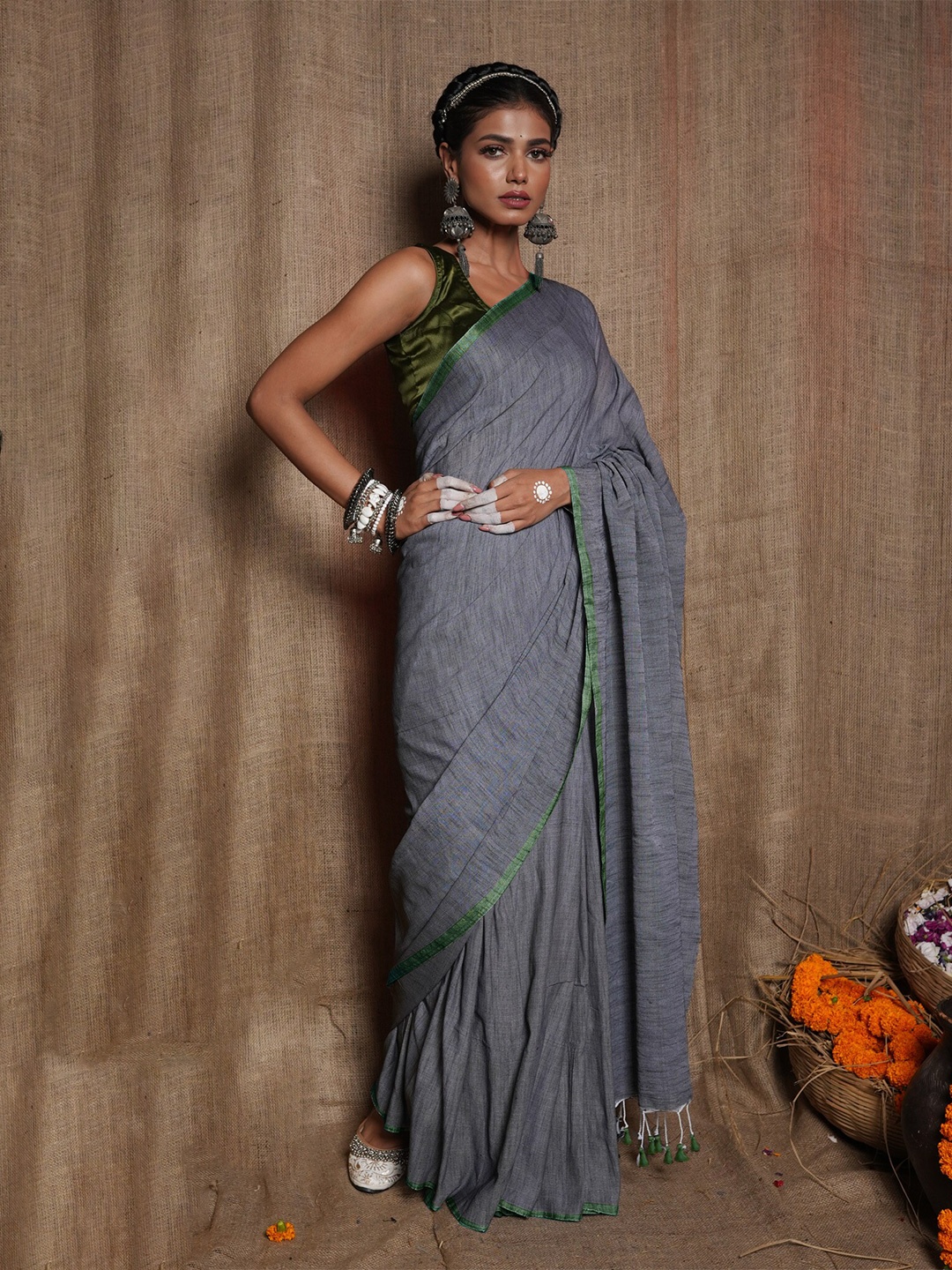 

Unnati Silks Pure Linen Handloom Jamdani Saree, Grey