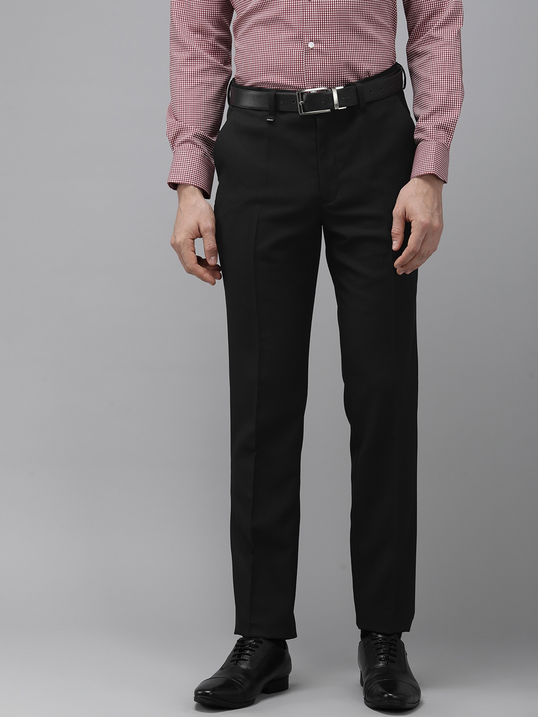 

Van Heusen Men Textured Slim Fit Trousers, Black