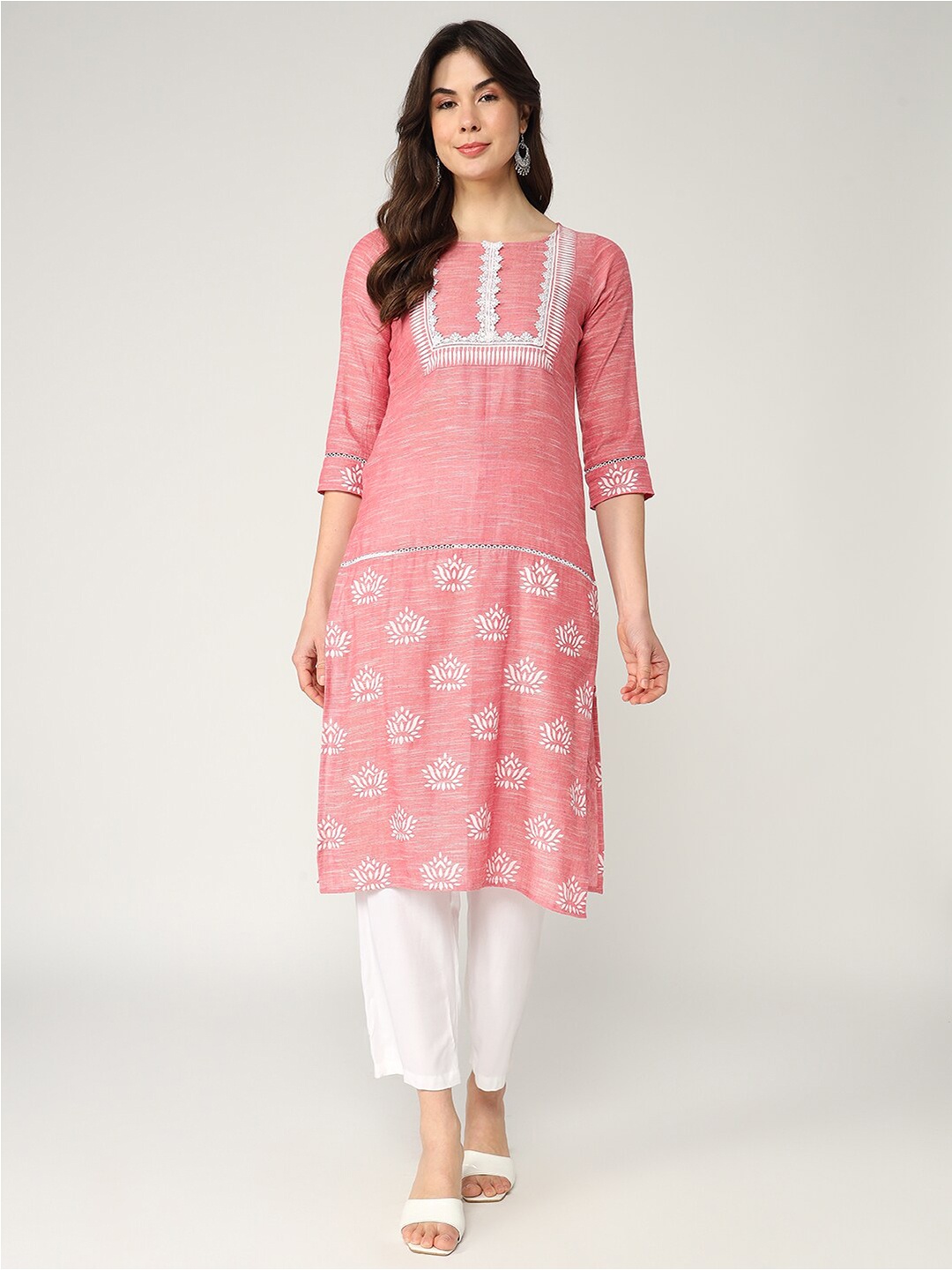 

Pannkh Ethnic Motifs Printed Round Neck Kurta, Pink