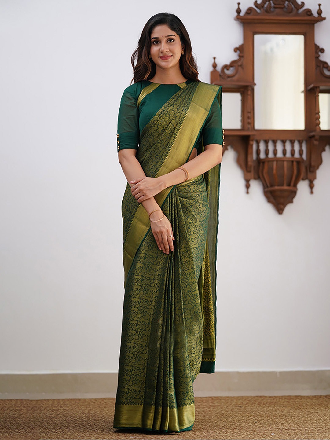 

BerMondsey Ethnic Motifs Woven Design Zari Banarasi Saree, Green