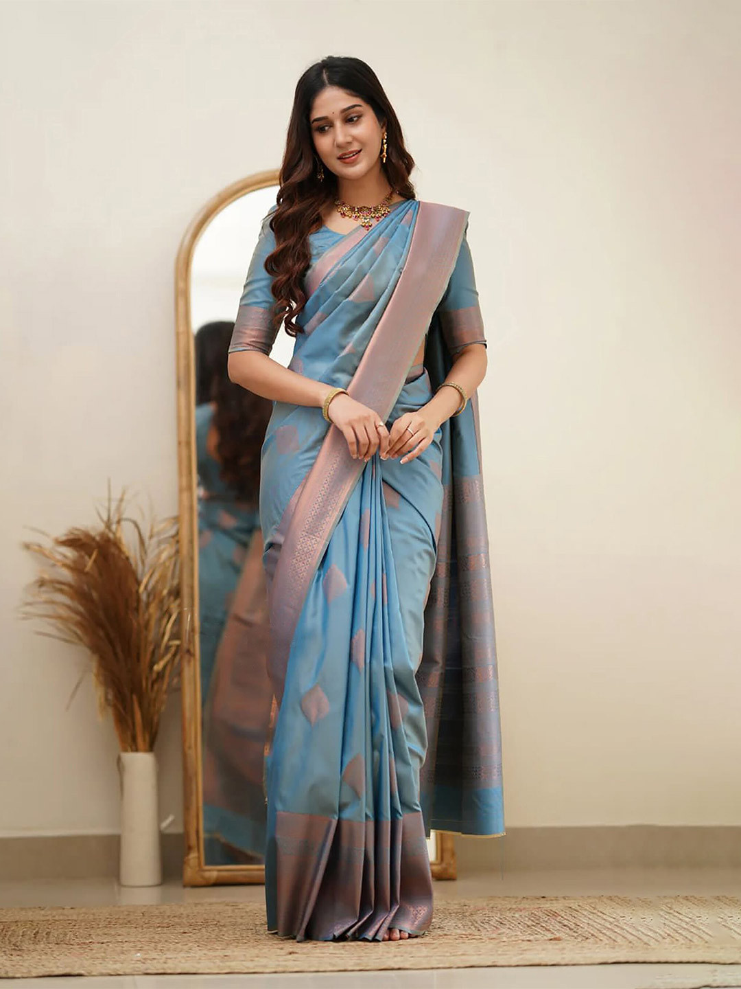 

BerMondsey Ethnic Motifs Woven Design Zari Banarasi Saree, Blue