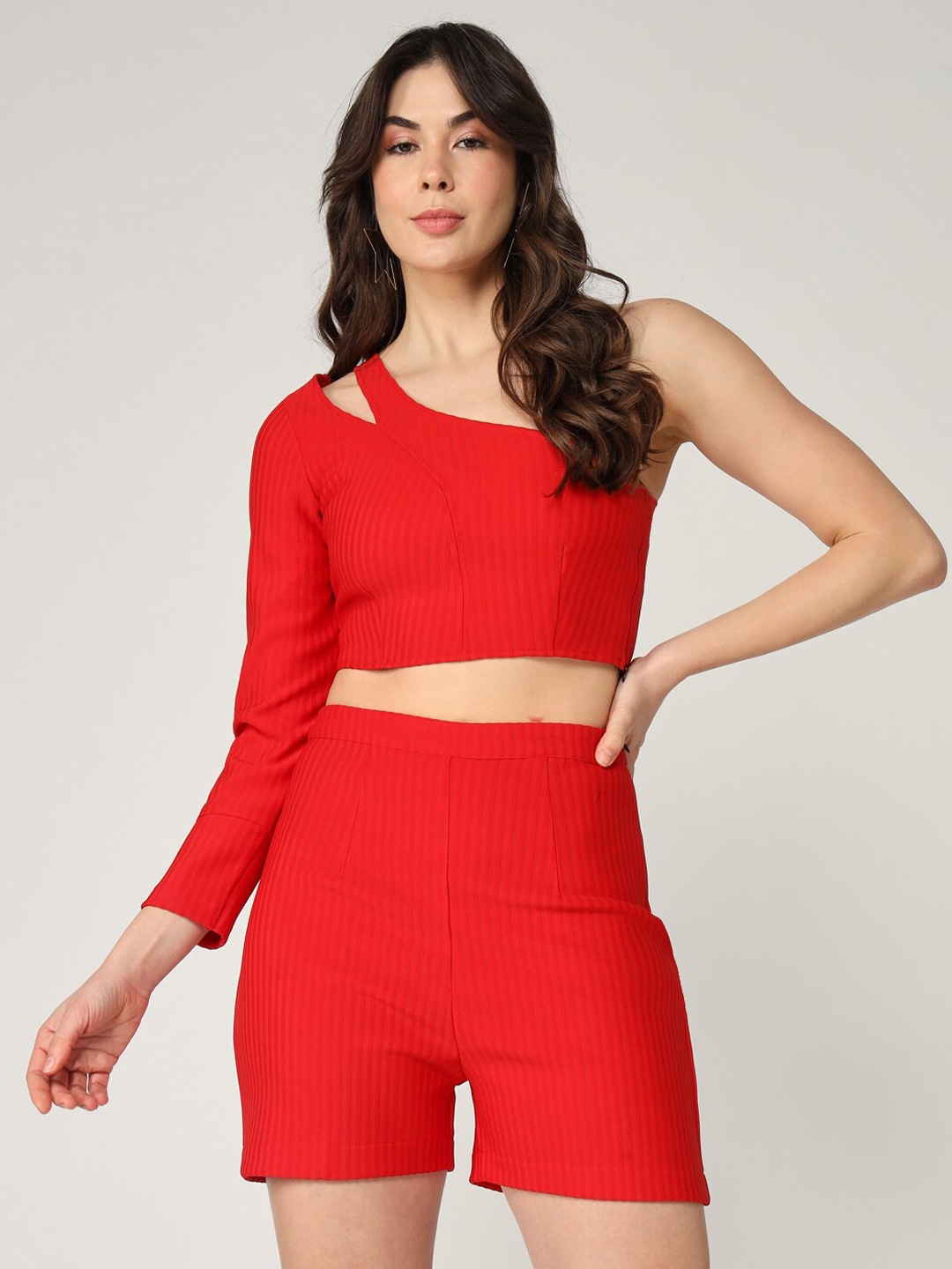 

Zima Leto One-Shoulder Crop Top With Shorts, Red