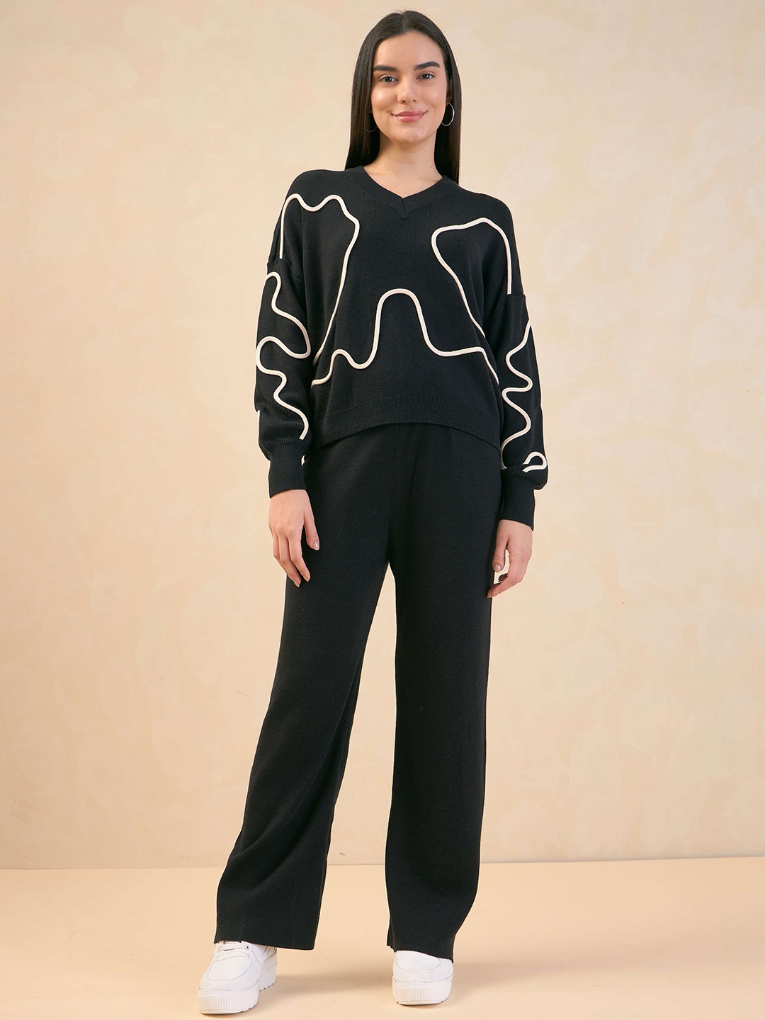

SALT ATTIRE Printed V-Neck Sweatshirt With Trousers, Black