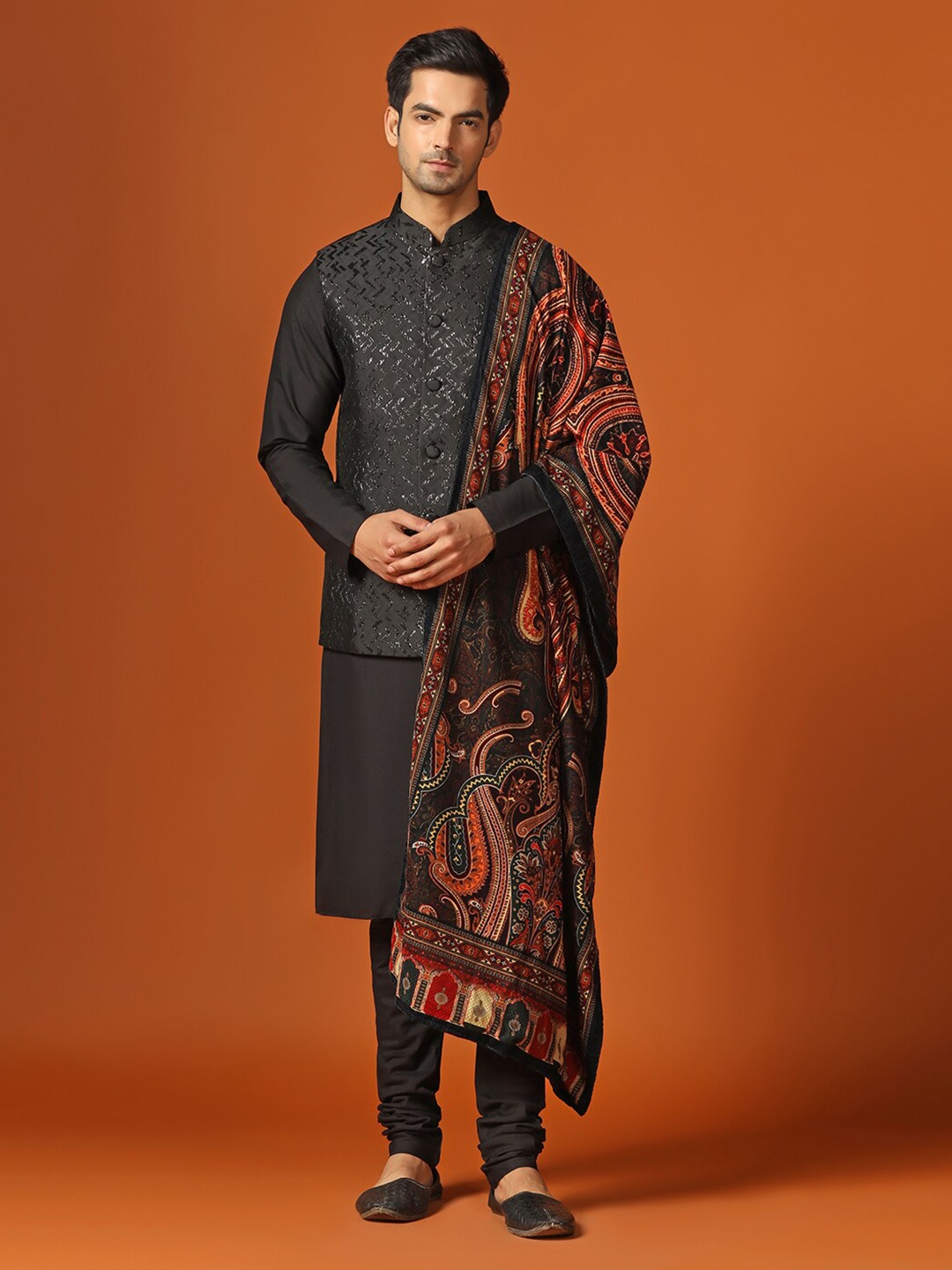 

KISAH Men Woven Jacquard Regular Fit Sequinned Kurta Jacket Churidar Set with Dupatta, Black