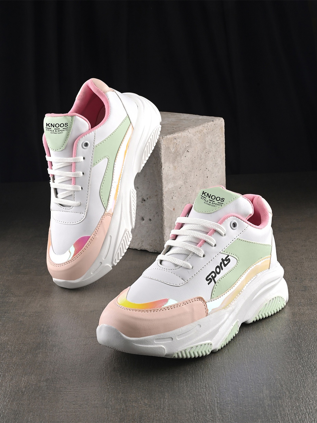 

knoos Women Colourblocked Lightweight Sneakers, Green