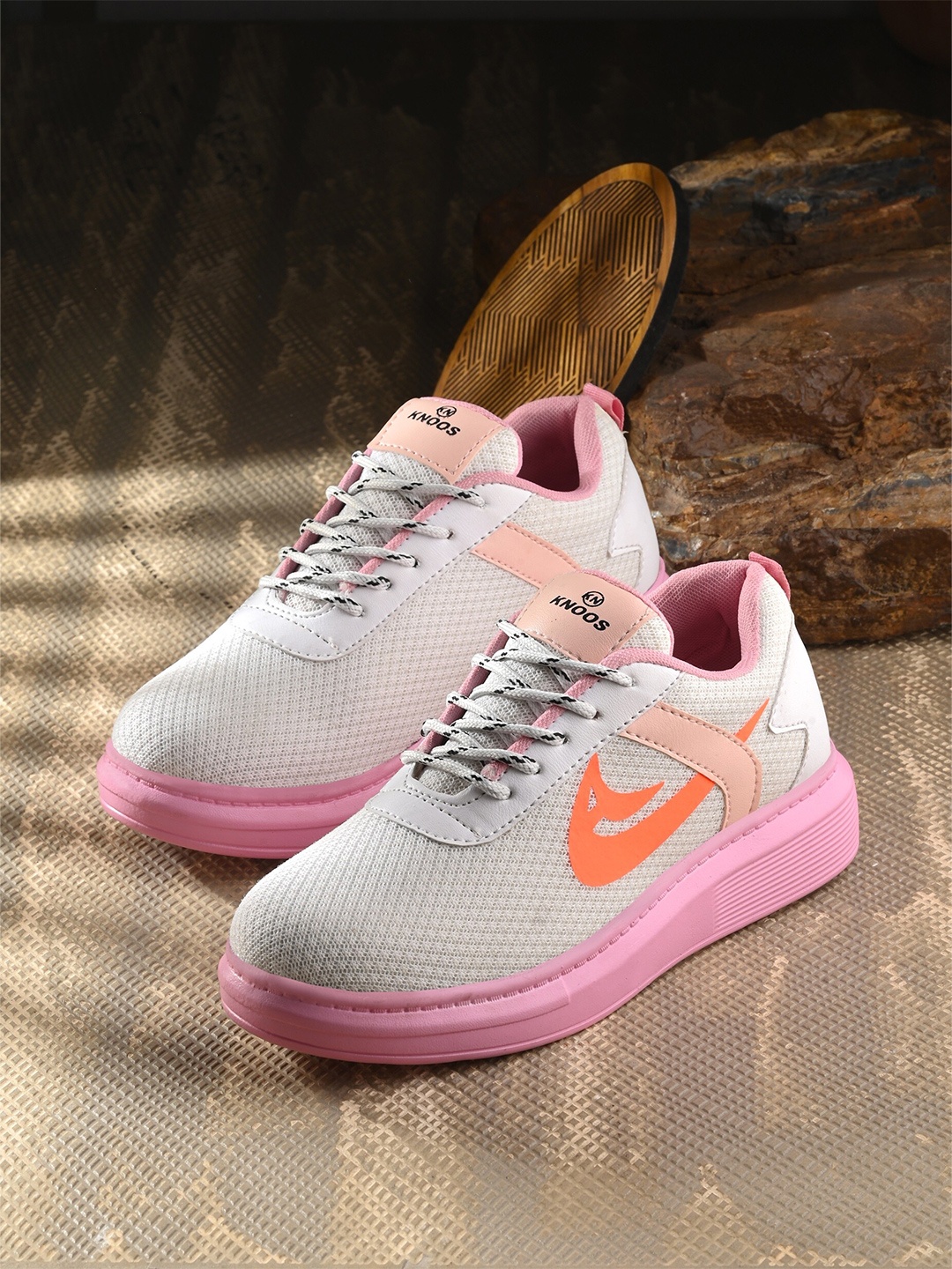 

knoos Women Perforations Lightweight Sneakers, Pink