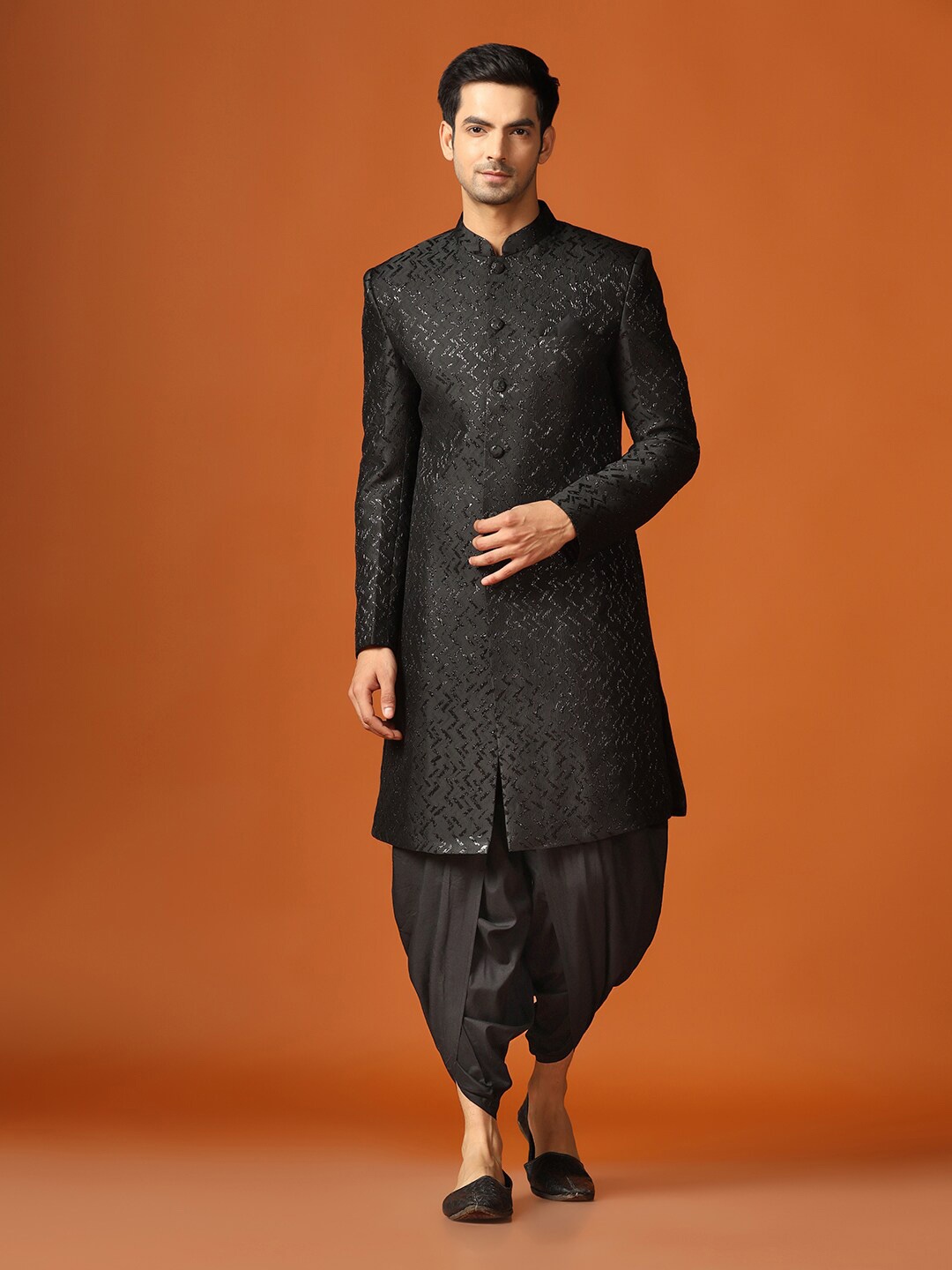 

KISAH Men Self Design Mandarin Collar Indowestern Sherwani Set, Black