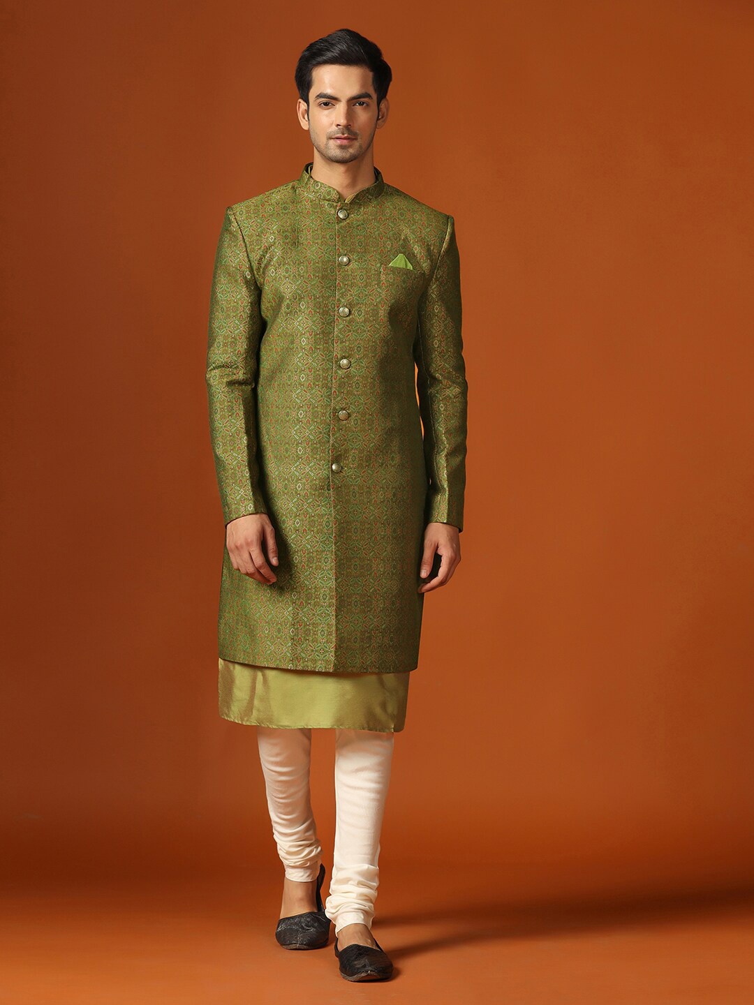 

KISAH Men Ethnic Motifs Woven Design Mandarin Collar Indowestern Sherwani Set, Green