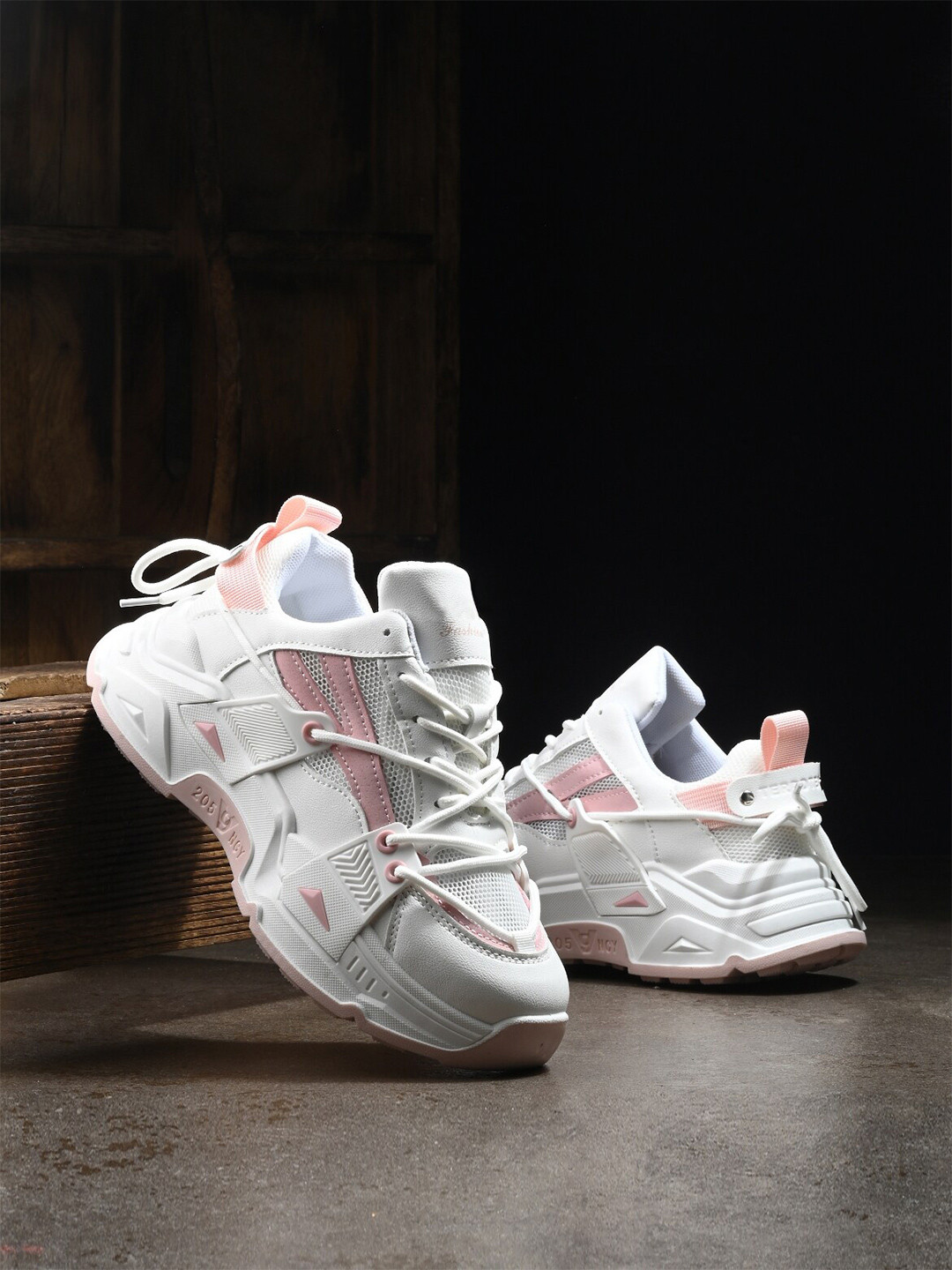 

The Roadster Lifestyle Co. Women White Colourblocked Lace-Ups Running Shoes