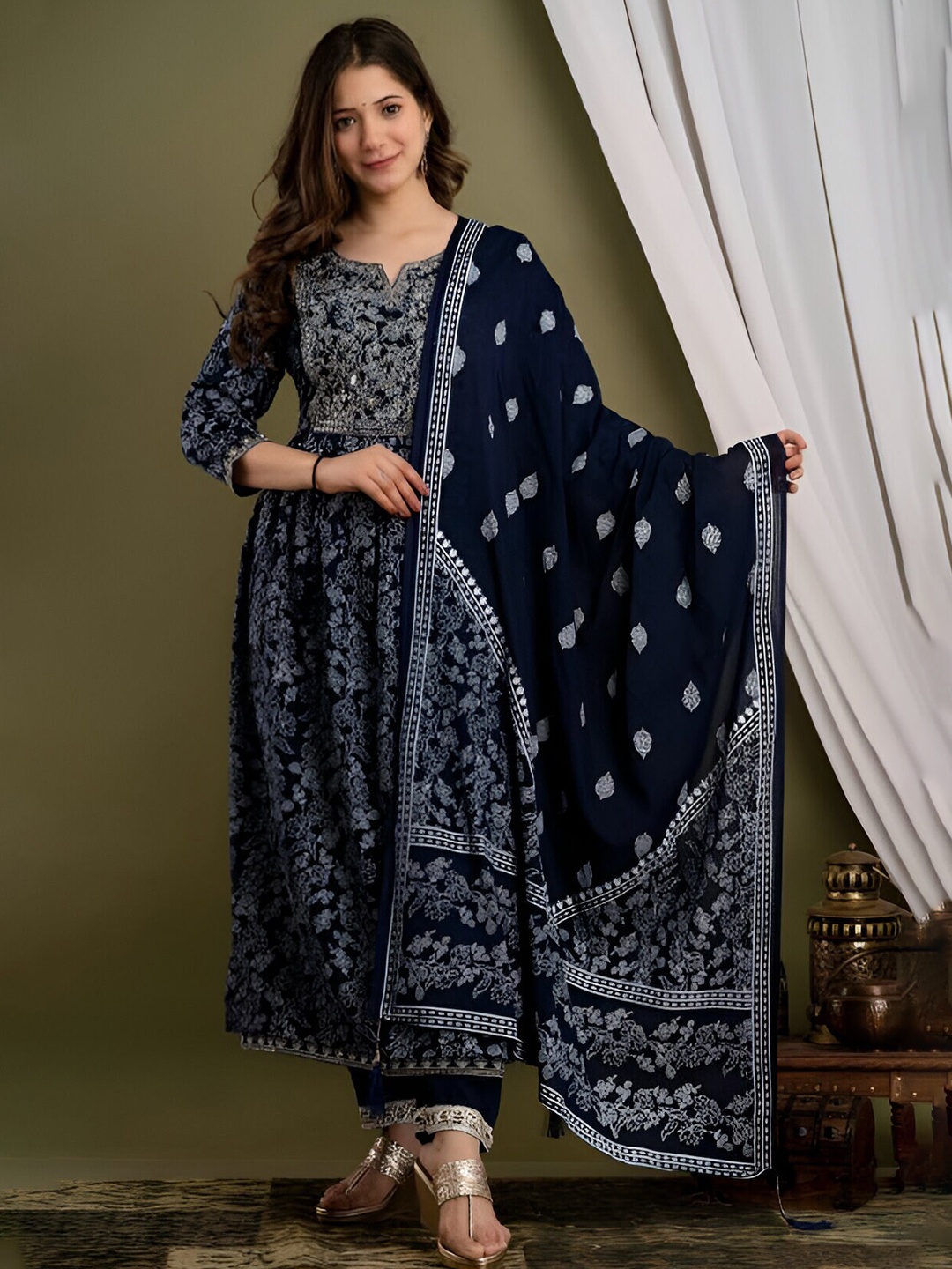 

BAESD Women Floral Embroidered Round Neck Three-Quarter Sleeves Thread Work Kurta Set, Blue