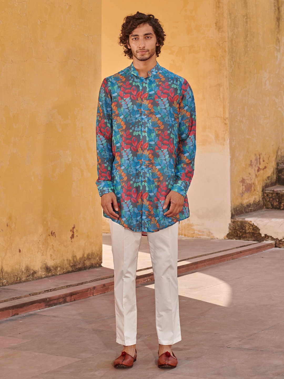 

QB MEN Floral Printed Mandarin Collar Long Sleeves Silk Kurta, Grey